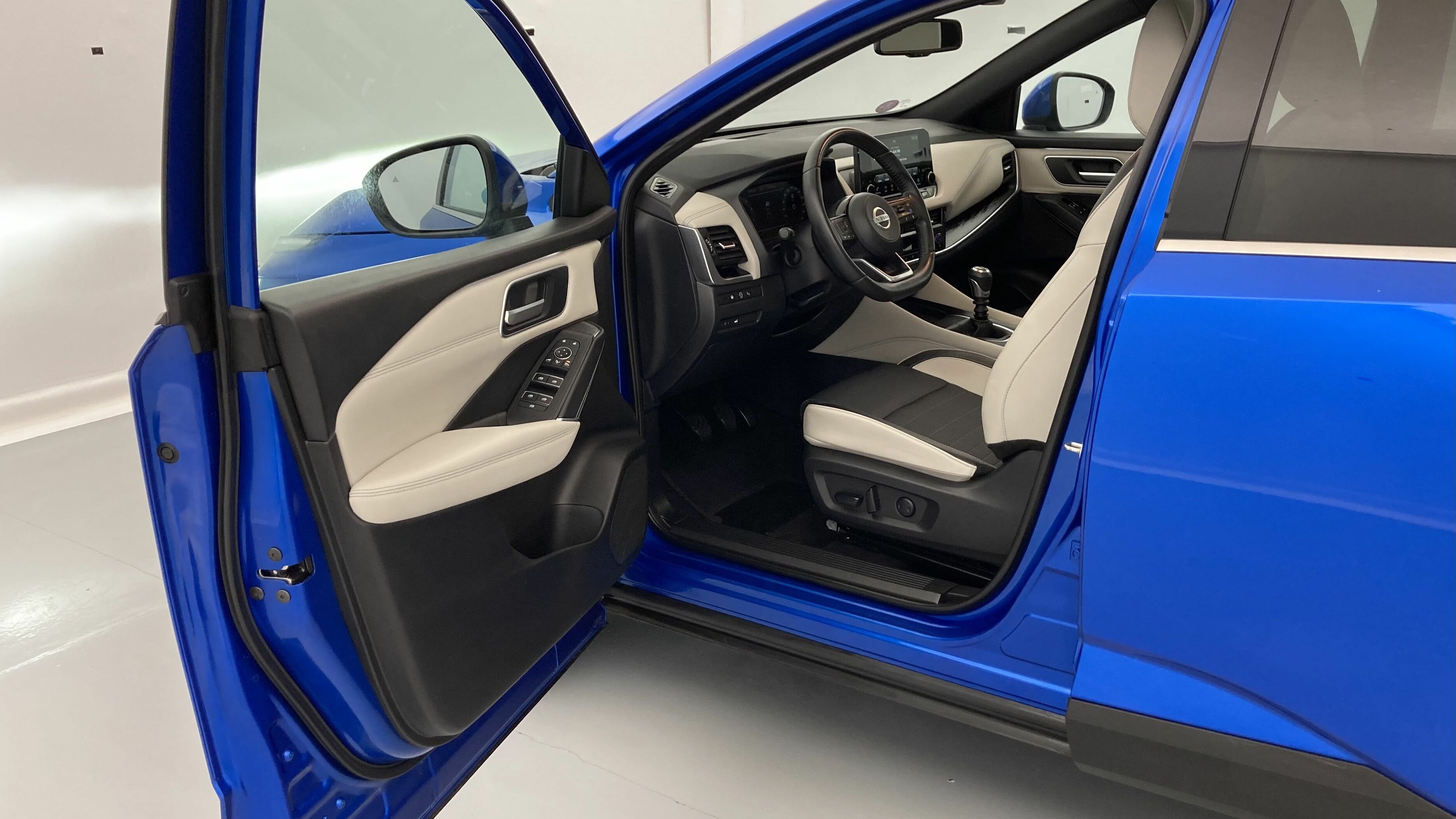 nissan qashqai tekna 1.3 DIG-T 140 MHEV 2022 blue 14