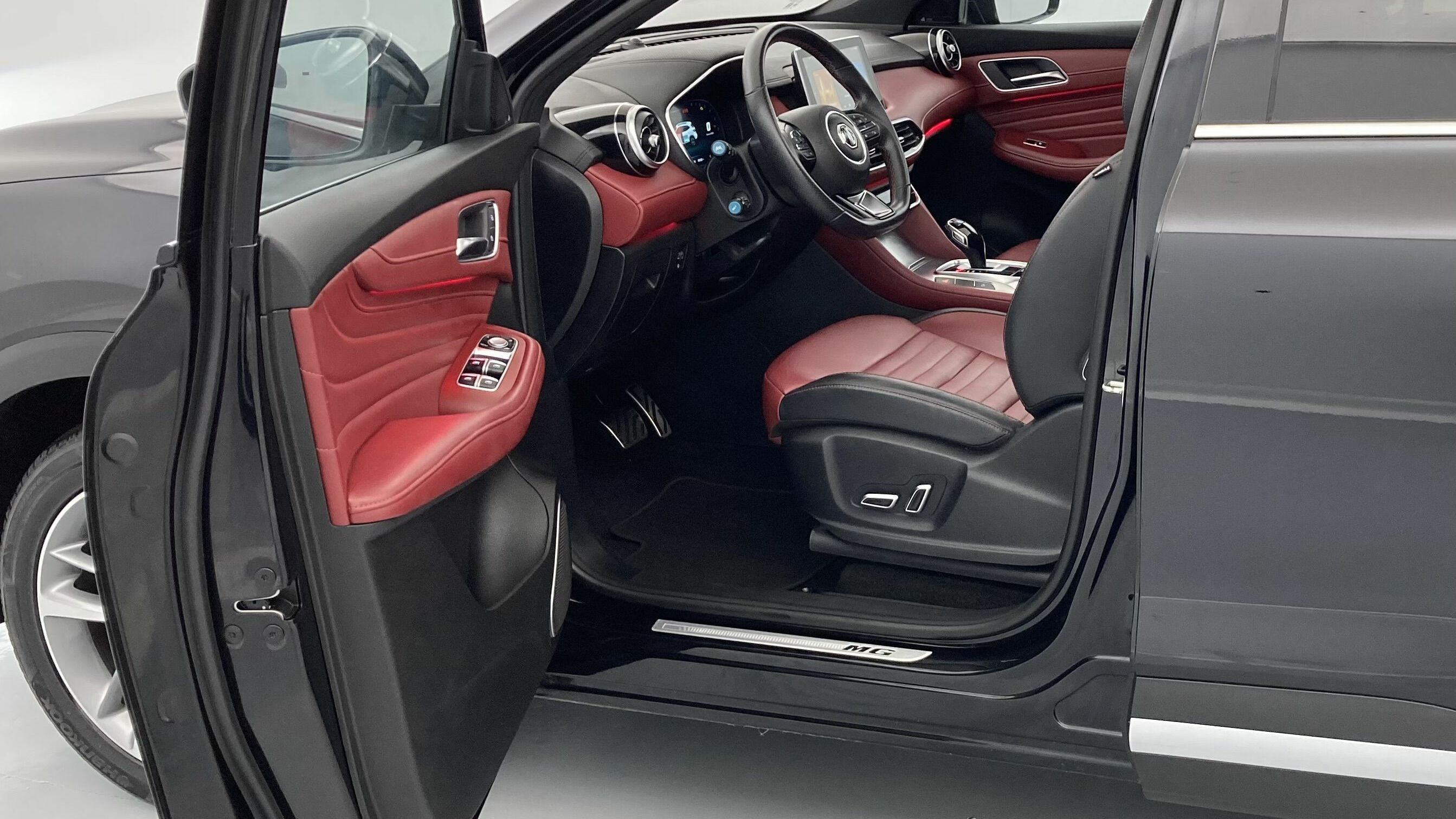 mg hs luxury 1.5 T-GDI 162 AT 2023 pebble black - pbc 13