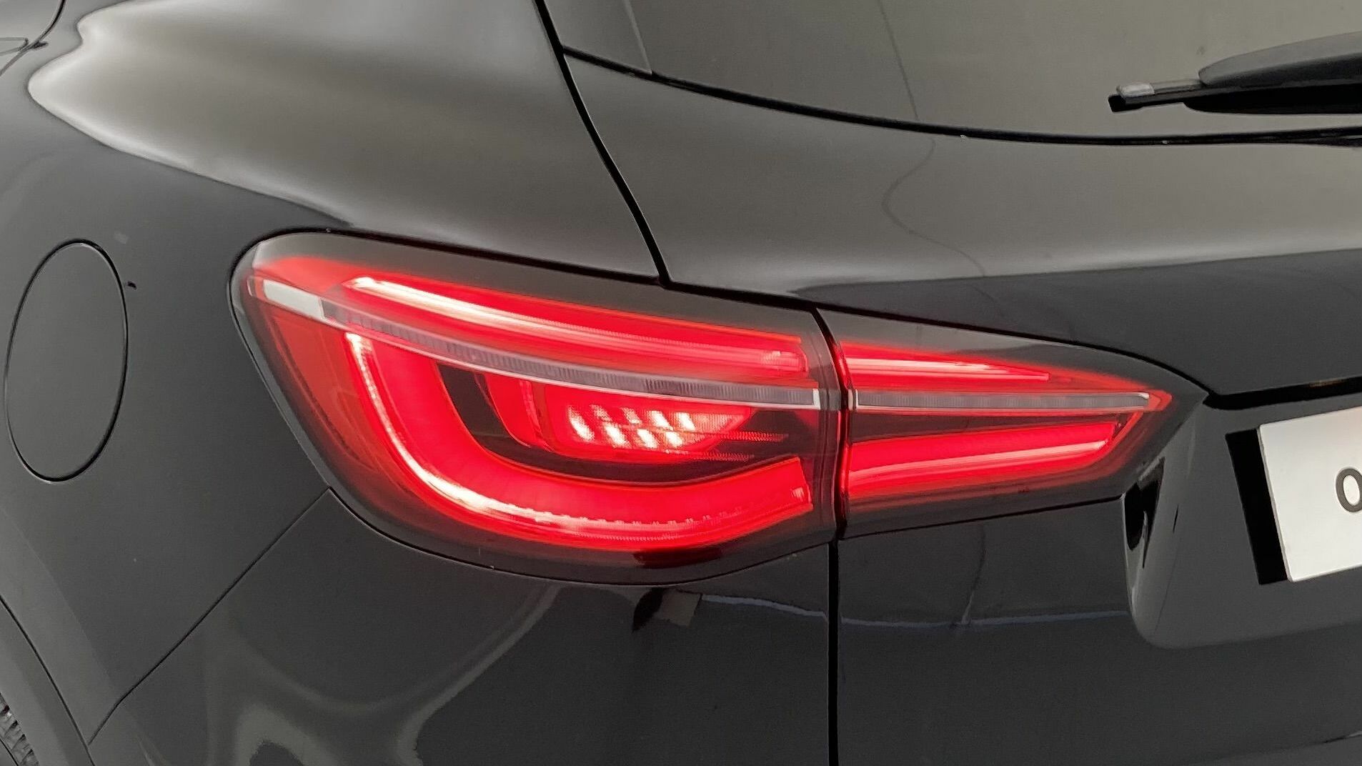 mg hs luxury 1.5 T-GDI 162 AT 2023 pebble black - pbc 30