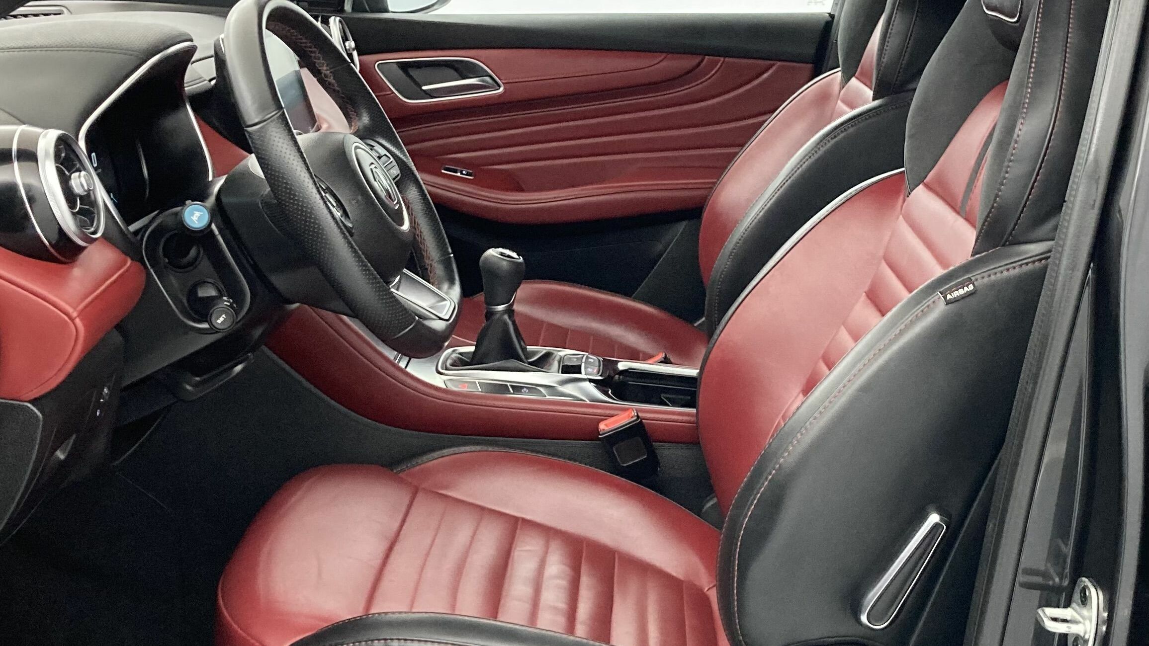 mg hs luxury 1.5 T-GDI 162 2023 pebble black - pbc 14