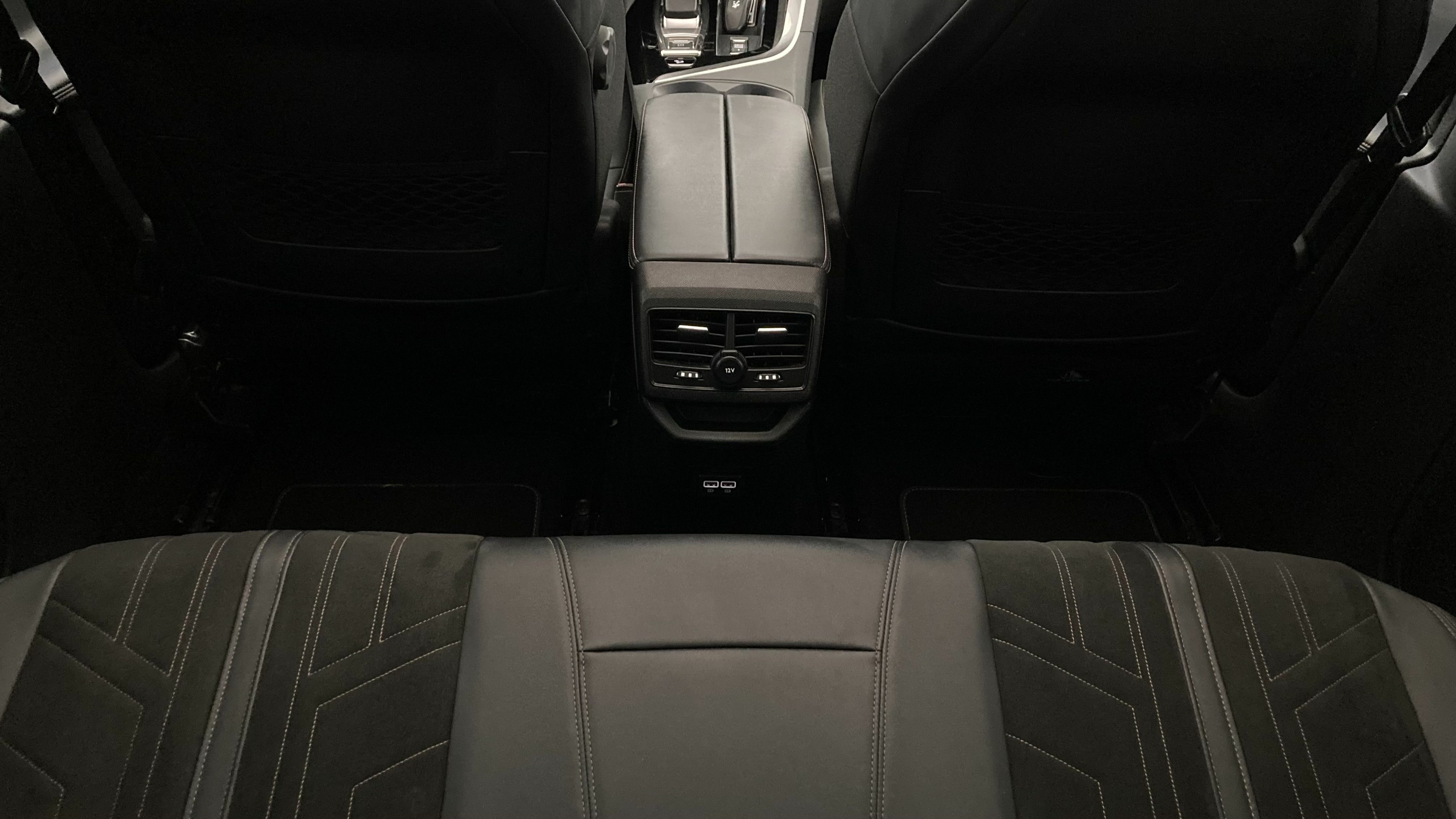 peugeot 3008 gt pack 1.6 HYBRID 300 EAT PHEV 2022 negro perla nera 22