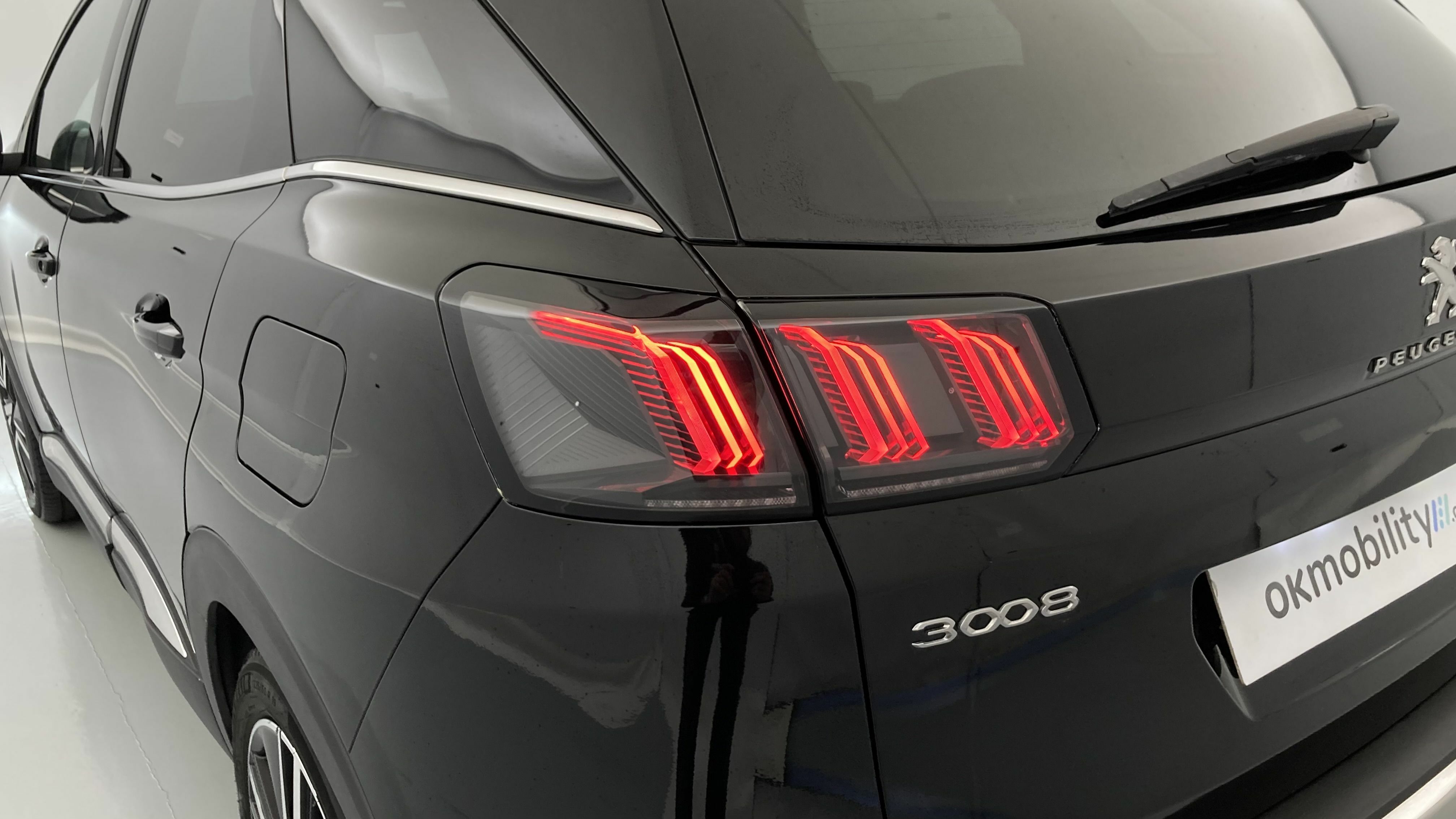 peugeot 3008 gt pack 1.6 HYBRID 300 EAT PHEV 2022 negro perla nera 30