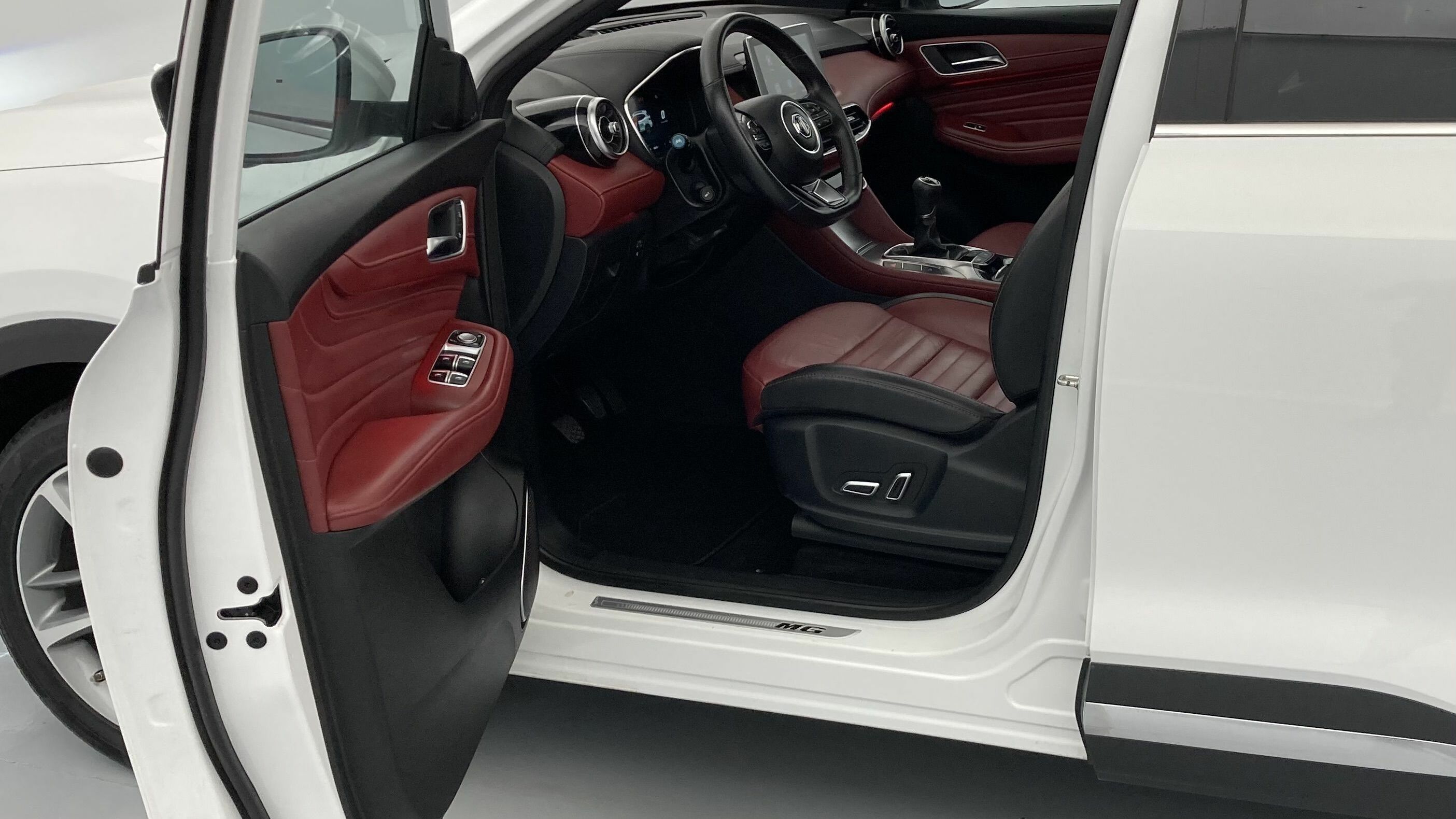 mg hs luxury 1.5 T-GDI 162 2023 dover white - wsb 13