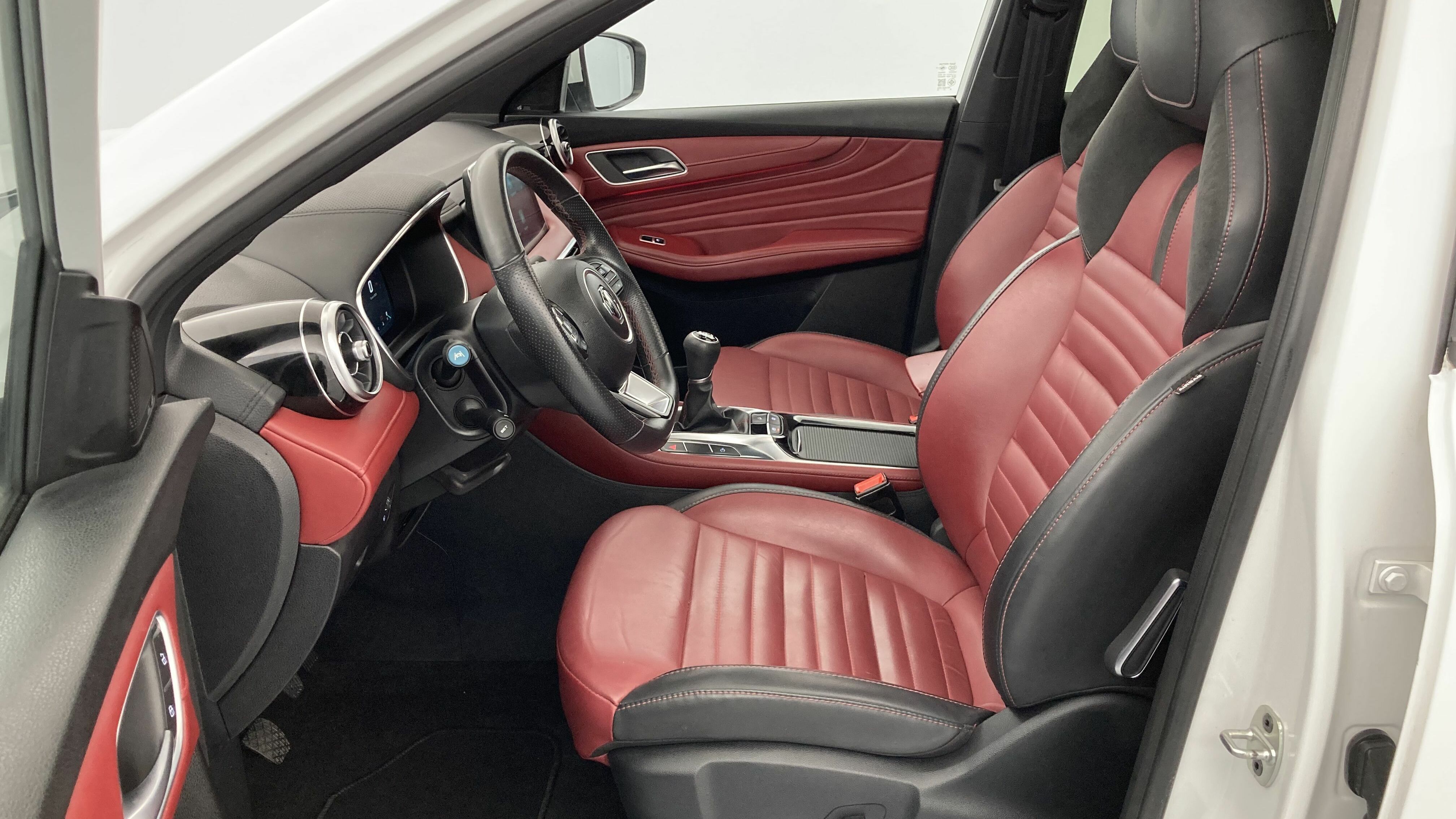 mg hs luxury 1.5 T-GDI 162 2023 dover white - wsb 14