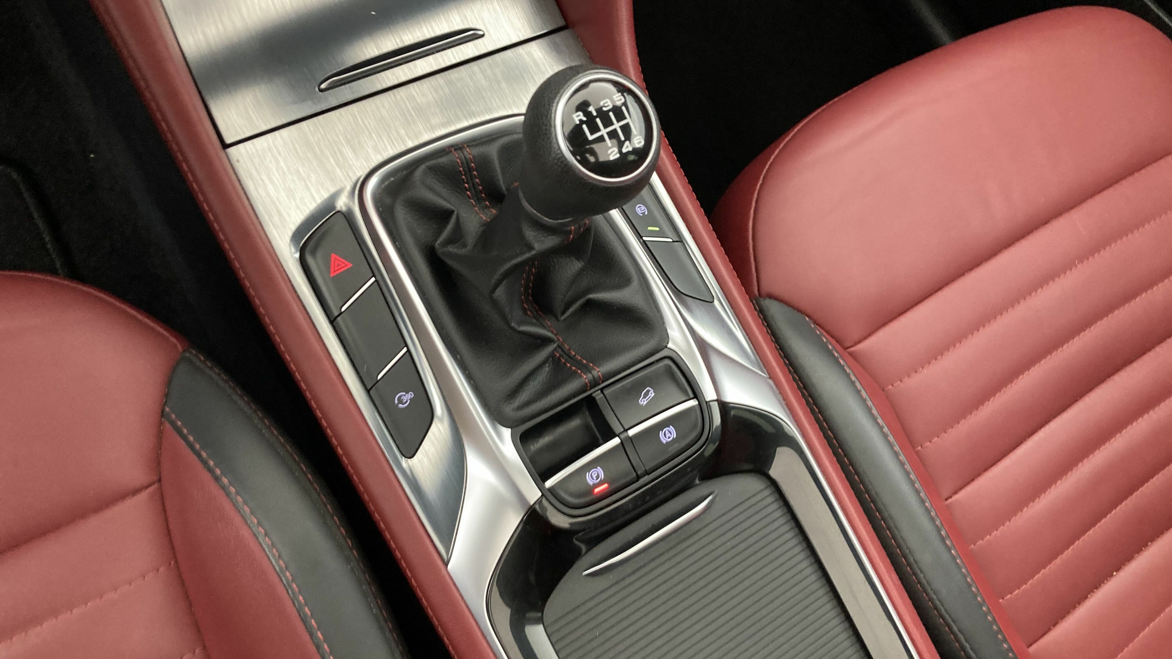 mg hs luxury 1.5 T-GDI 162 2023 dover white - wsb 20