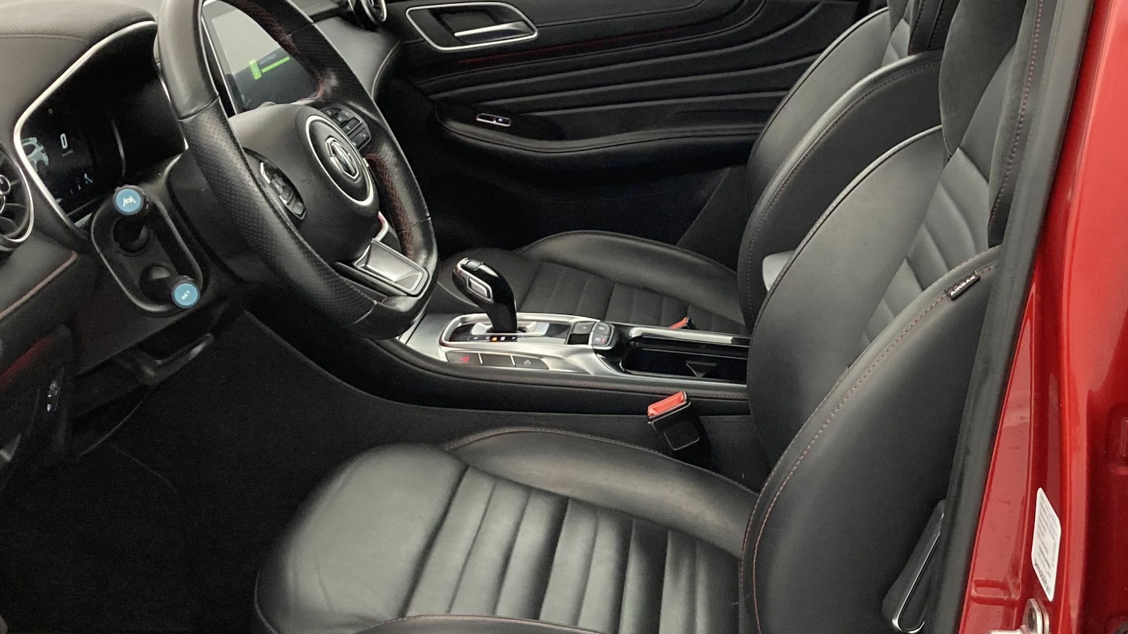 mg hs luxury 1.5 T-GDI 162 AT 2023 diamond red - rsj 14