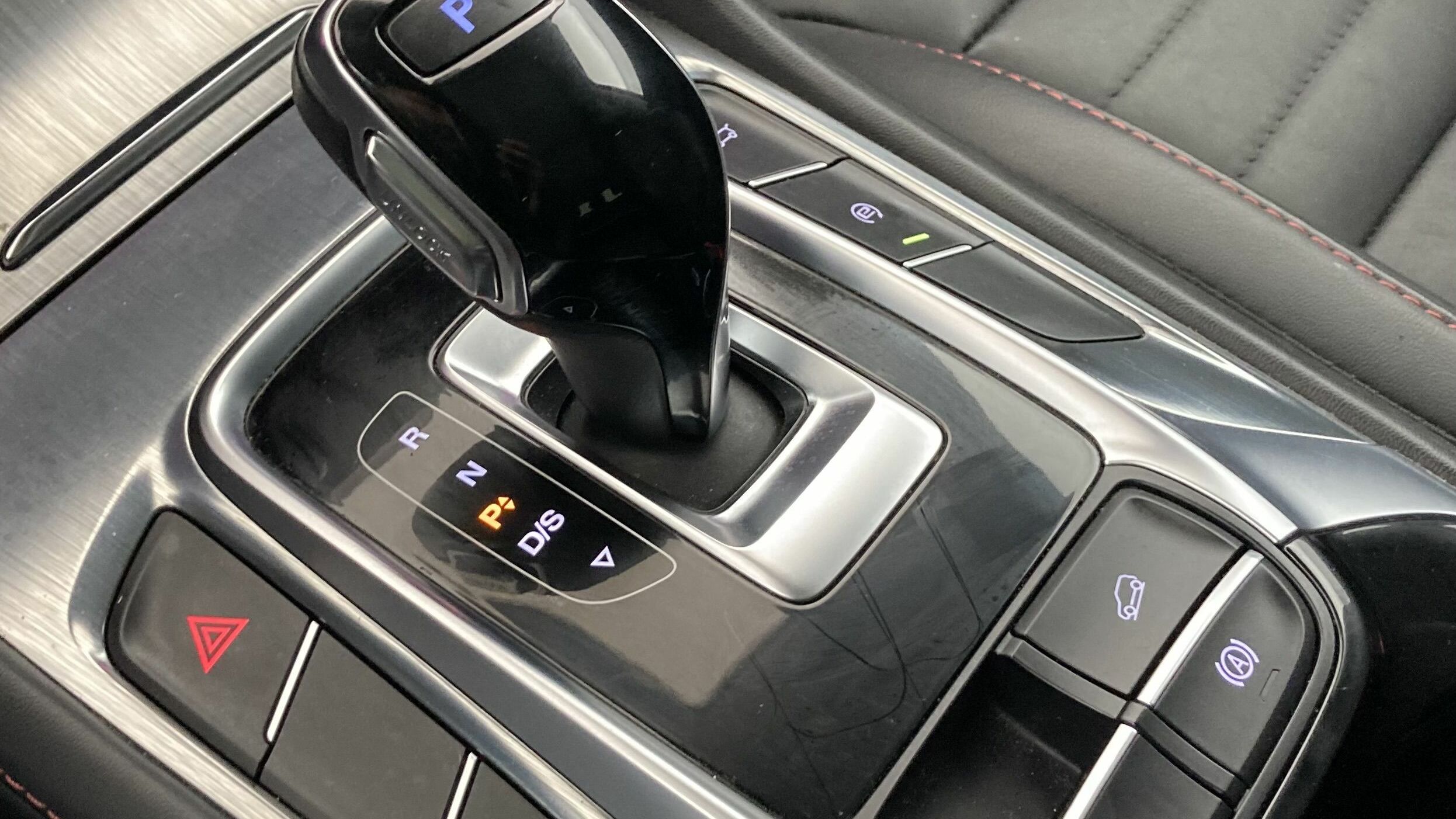 mg hs luxury 1.5 T-GDI 162 AT 2023 diamond red - rsj 20