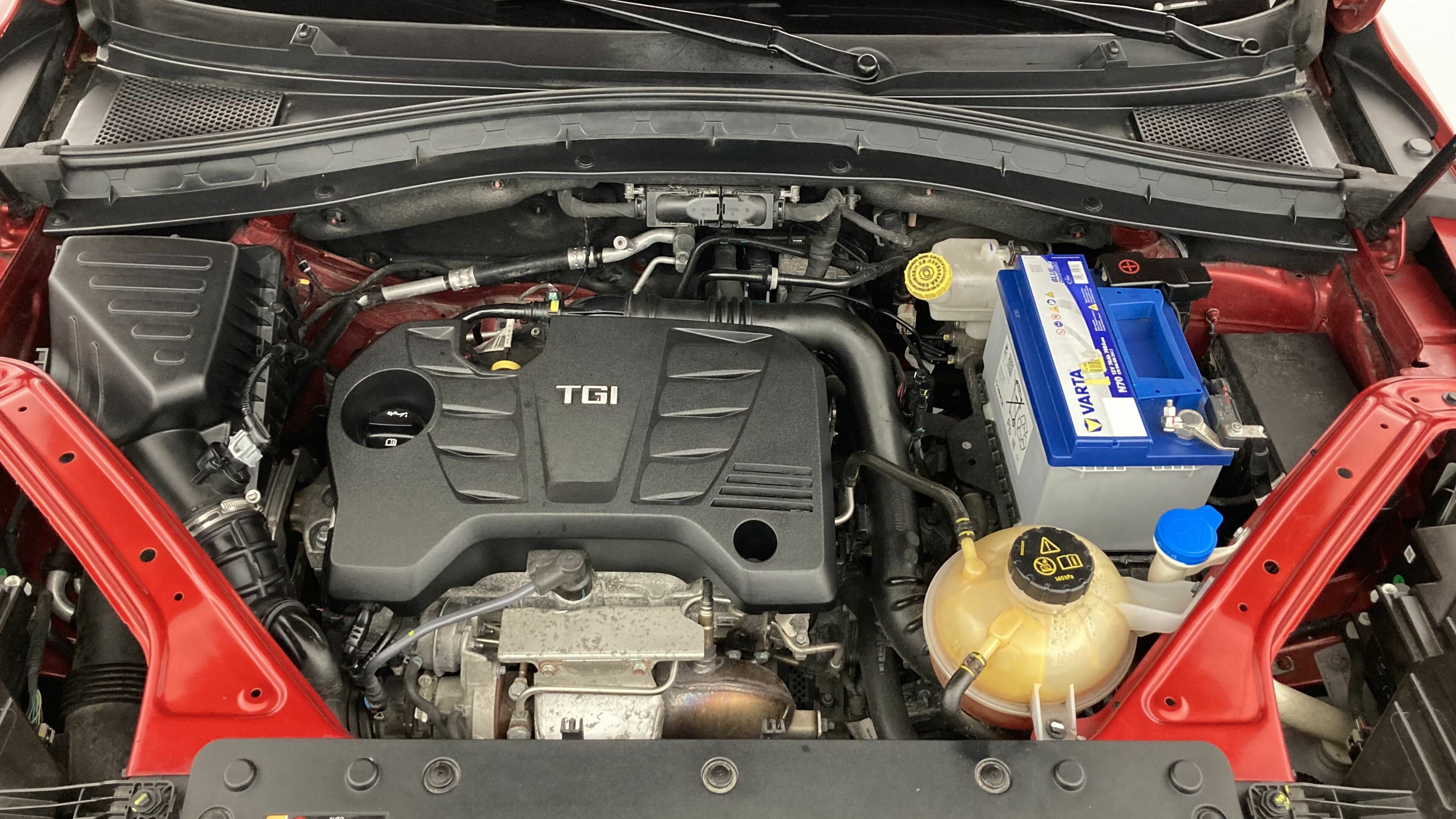 mg hs luxury 1.5 T-GDI 162 AT 2023 diamond red - rsj 25