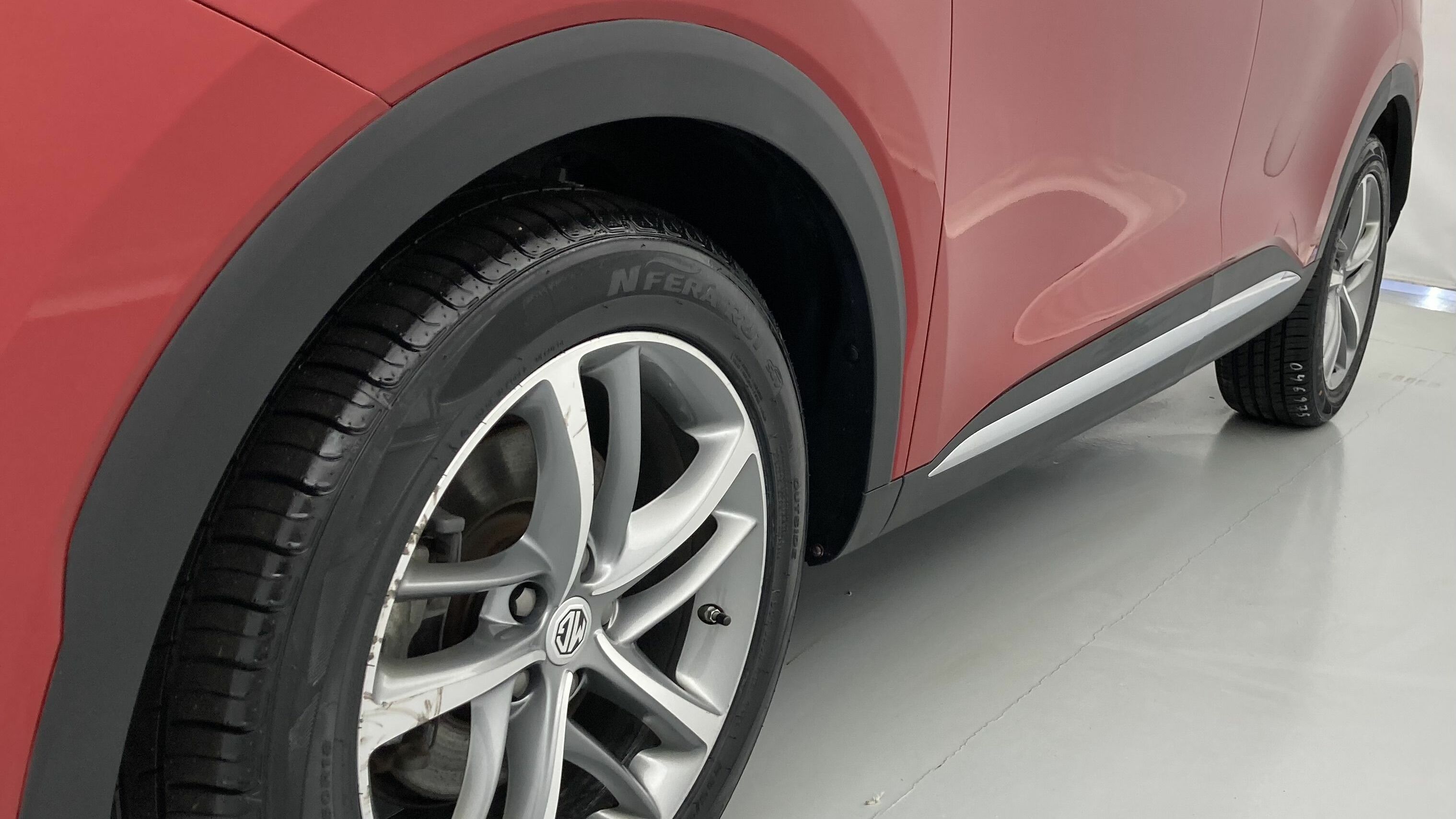 mg hs luxury 1.5 T-GDI 162 AT 2023 diamond red - rsj 26