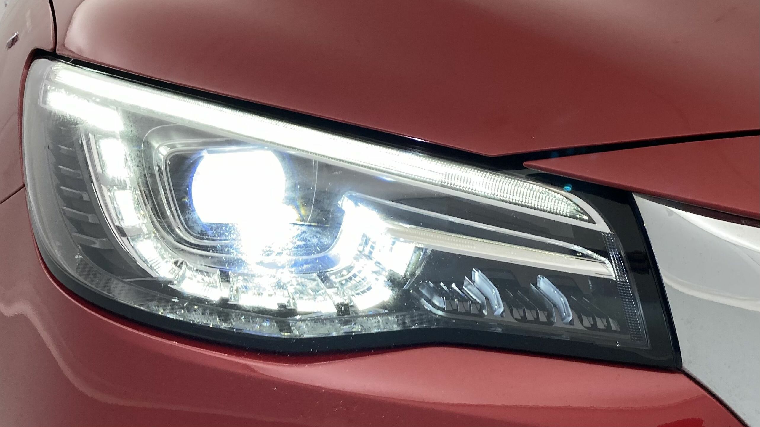 mg hs luxury 1.5 T-GDI 162 AT 2023 diamond red - rsj 29