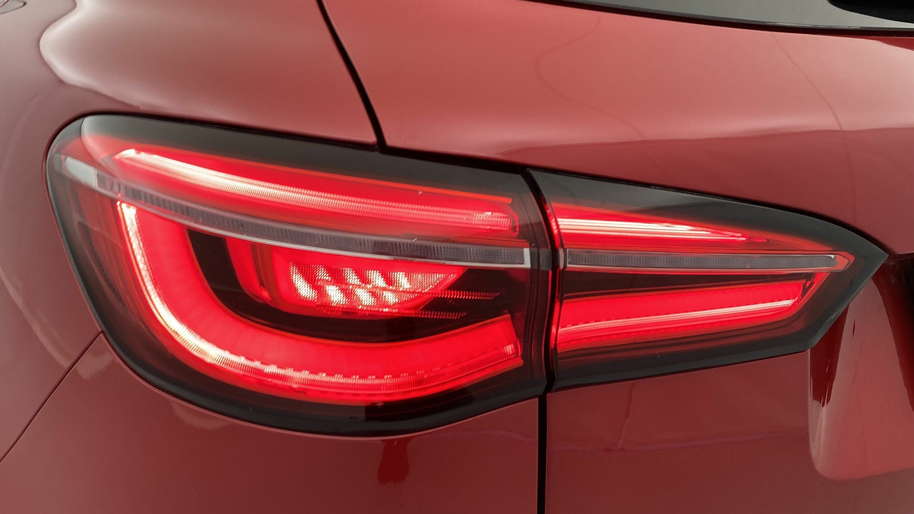 mg hs luxury 1.5 T-GDI 162 AT 2023 diamond red - rsj 30