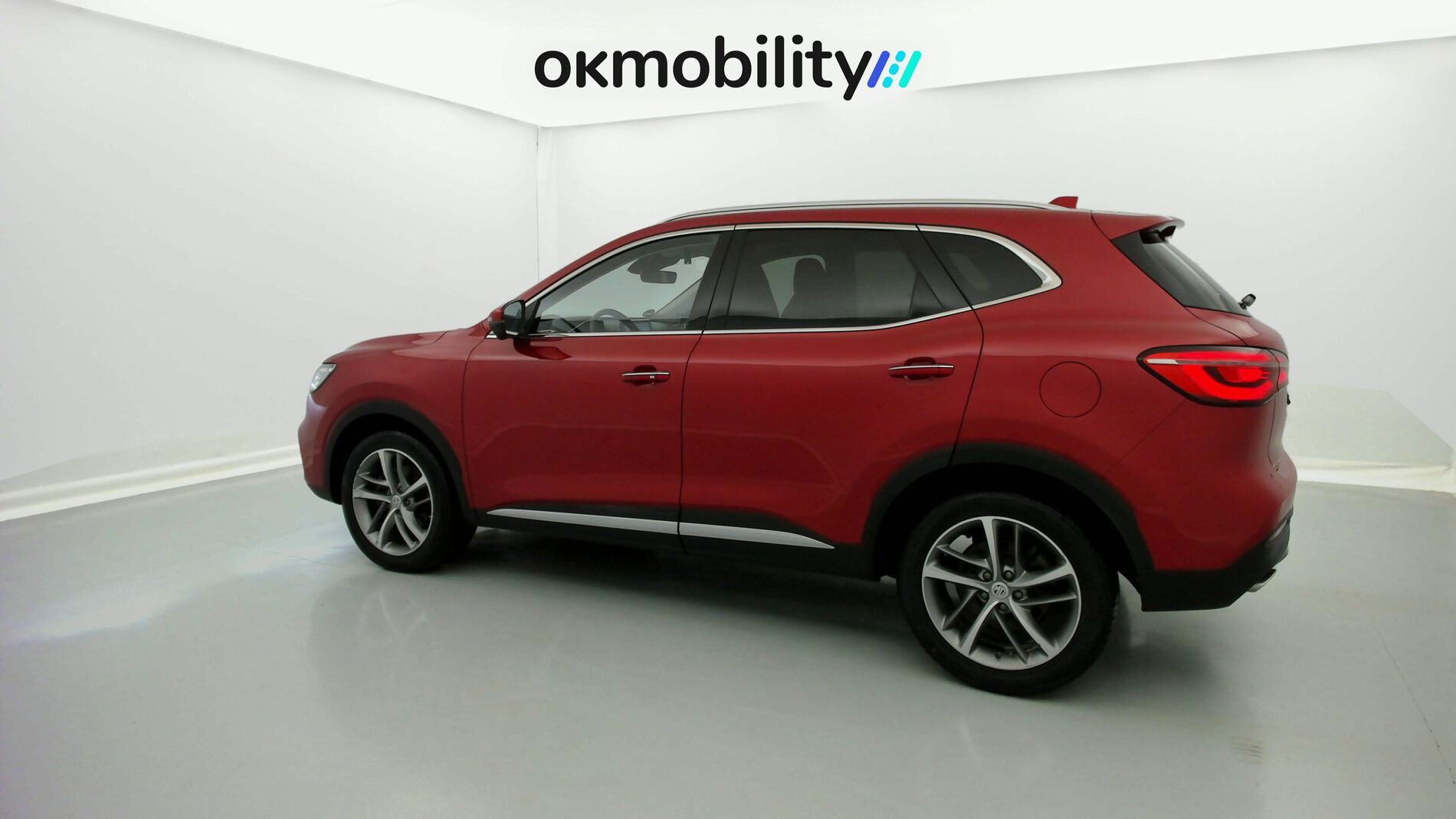 mg hs luxury 1.5 T-GDI 162 AT 2023 diamond red - rsj 8