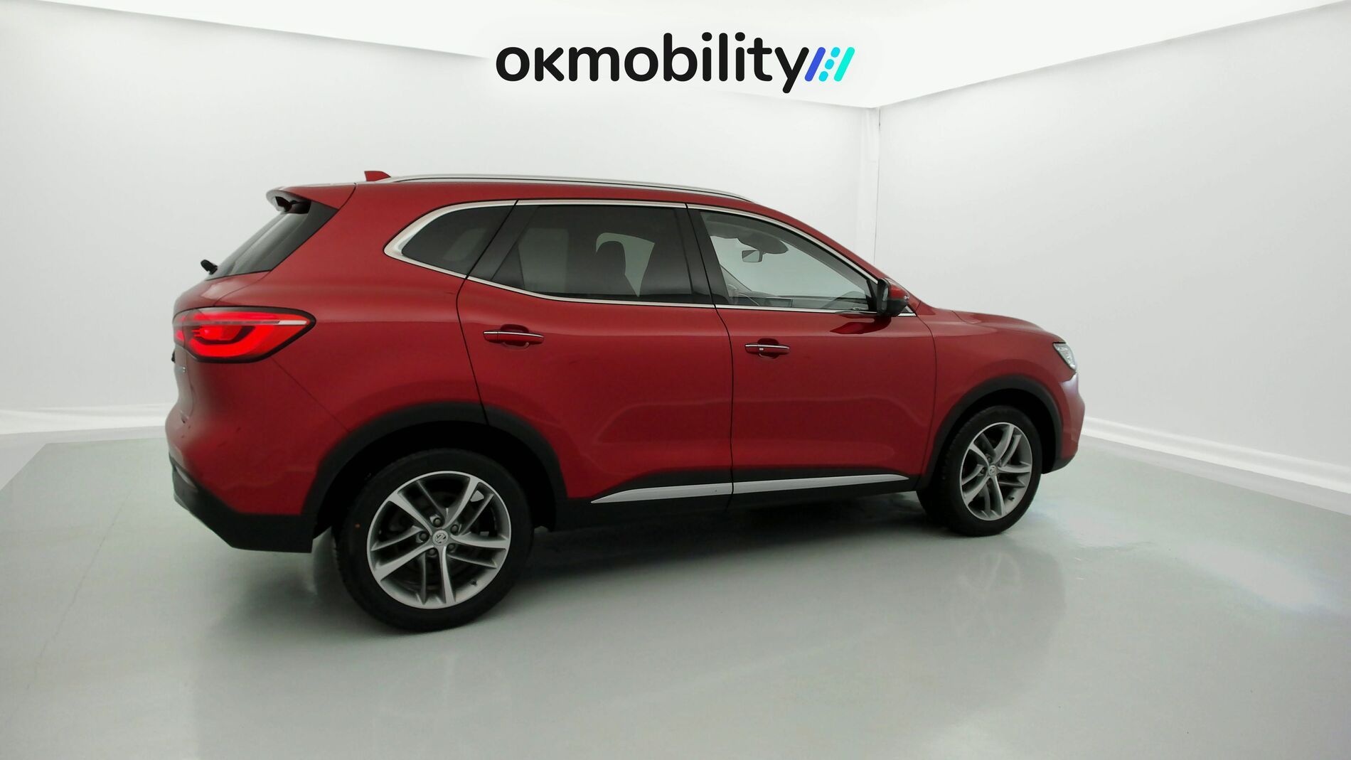 mg hs luxury 1.5 T-GDI 162 AT 2023 diamond red - rsj 12