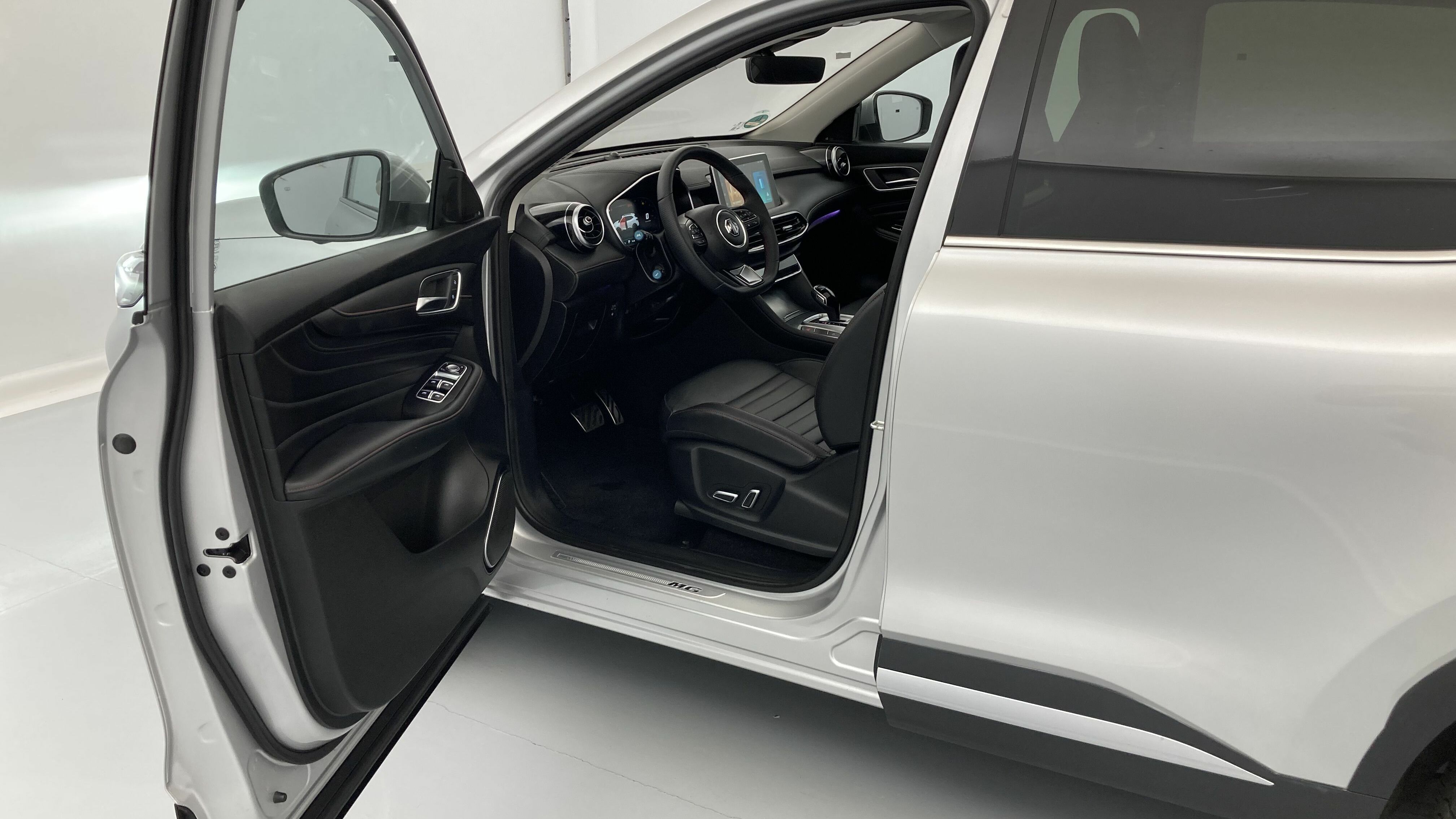 mg hs luxury 1.5 T-GDI 162 AT 2024 medal silver 13