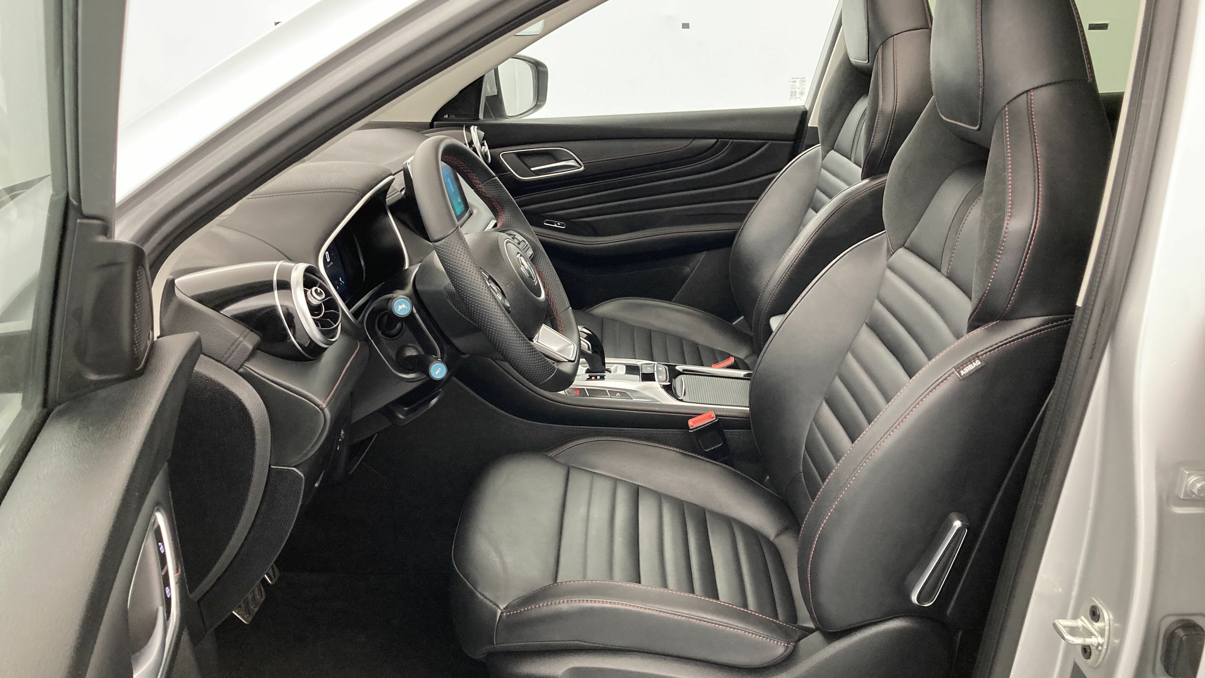 mg hs luxury 1.5 T-GDI 162 AT 2024 medal silver 14