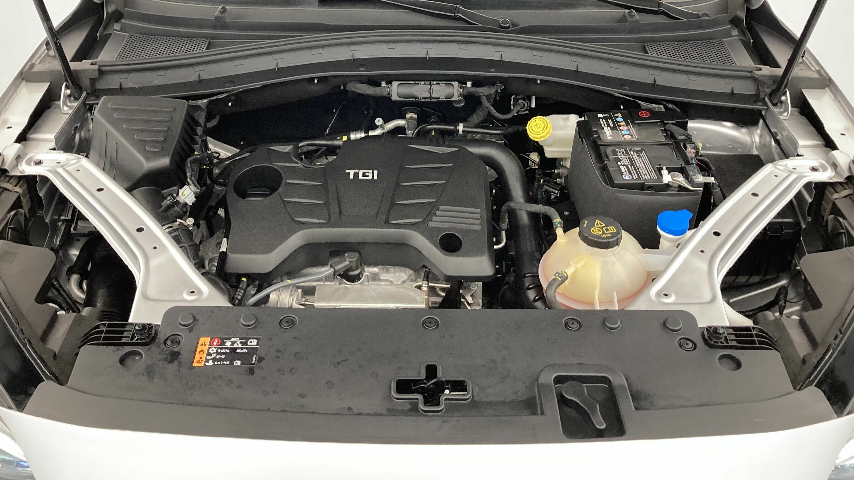 mg hs luxury 1.5 T-GDI 162 AT 2024 medal silver 25