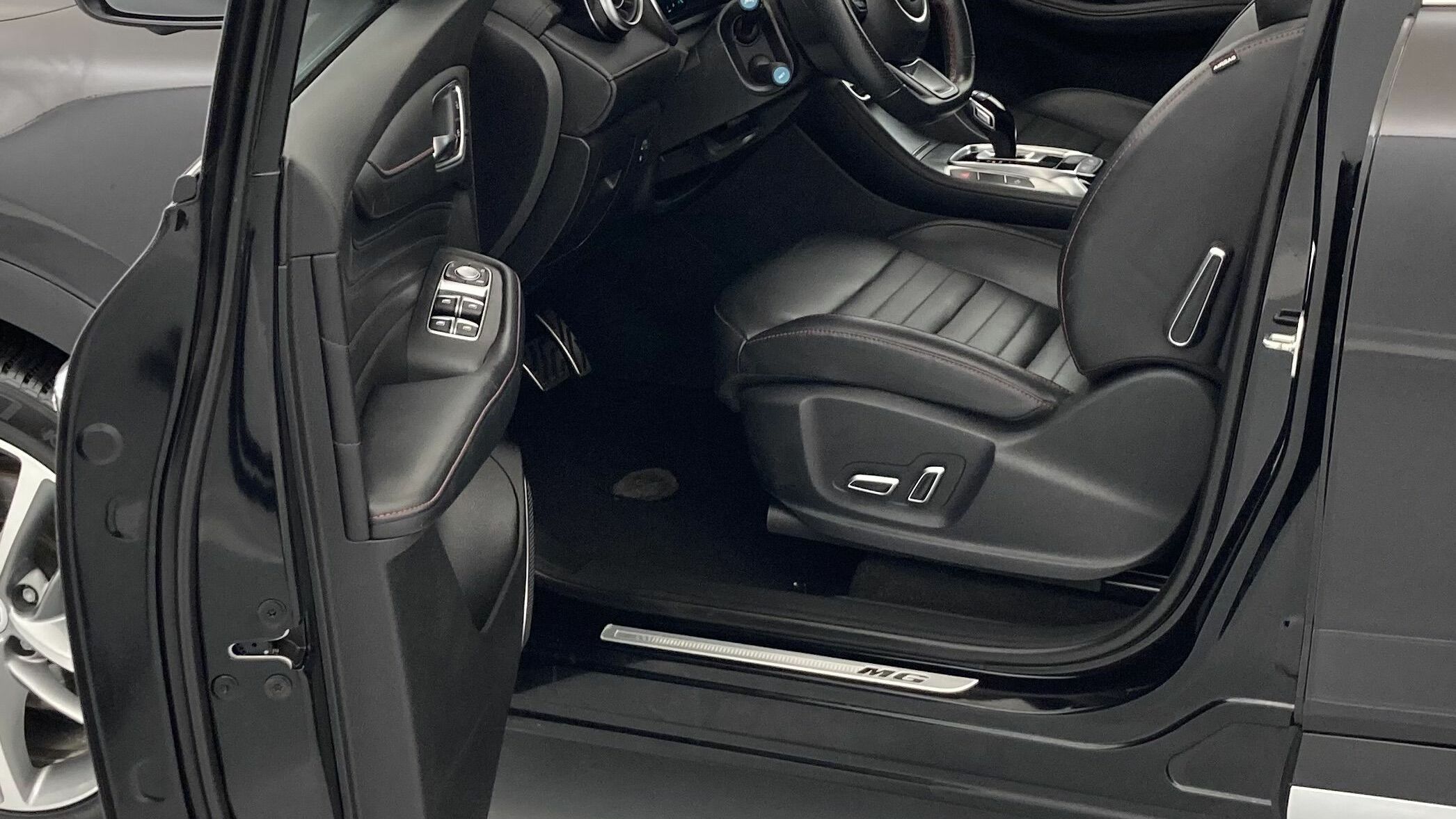 mg hs luxury 1.5 T-GDI 162 AT 2023 pebble black - pbc 13