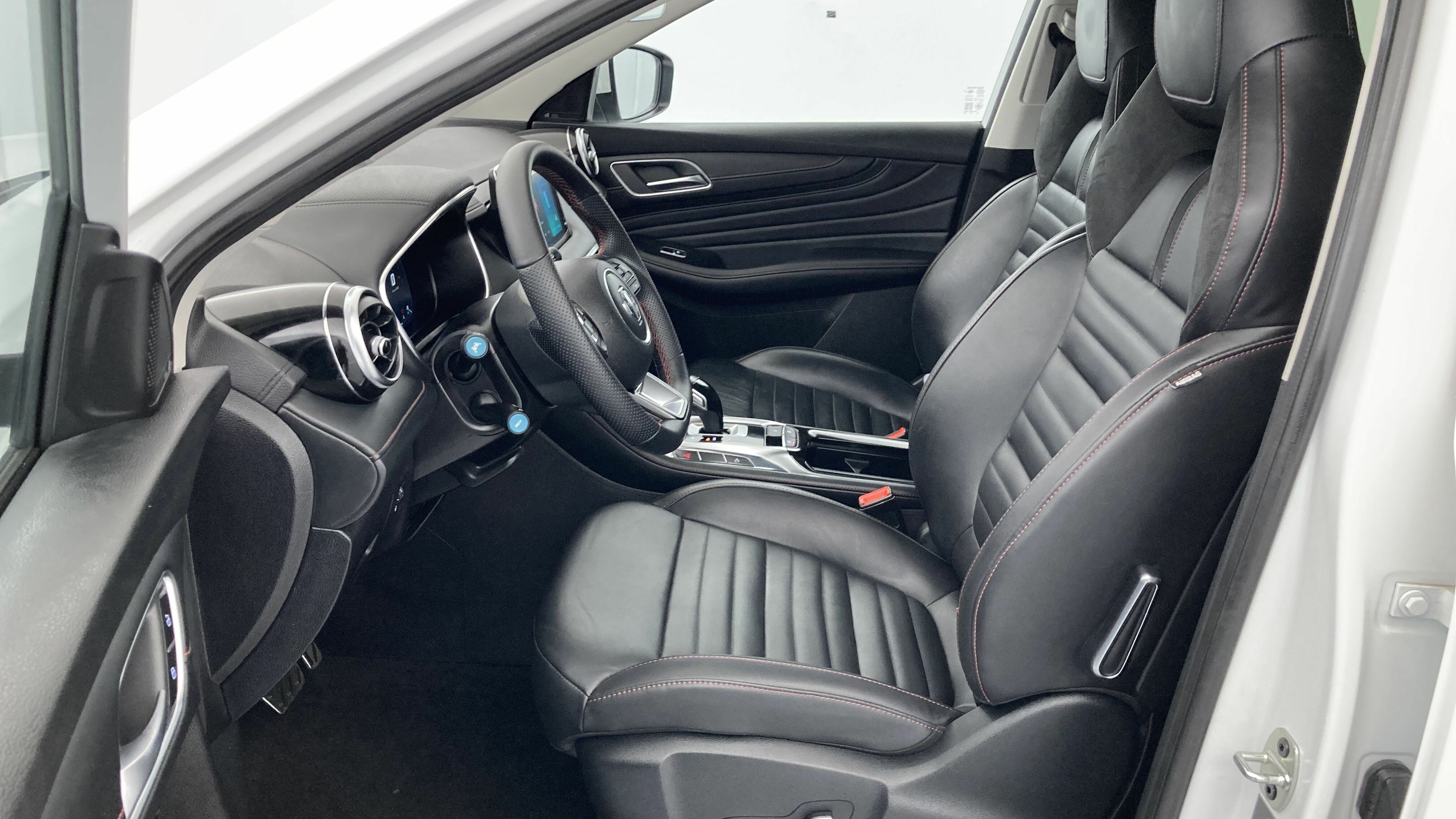 mg hs luxury 1.5 T-GDI 162 AT 2024 dover white 14