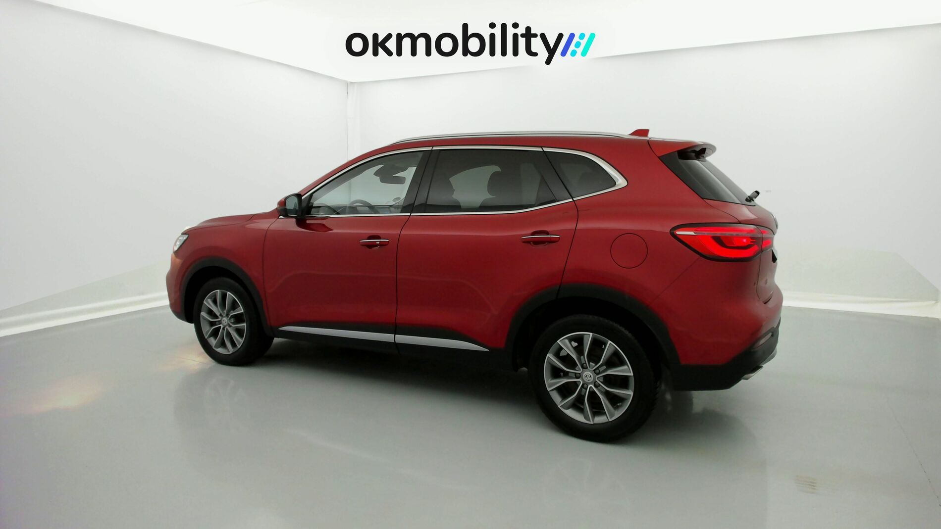 mg hs luxury 1.5 T-GDI 162 AT 2023 diamond red - rsj 8