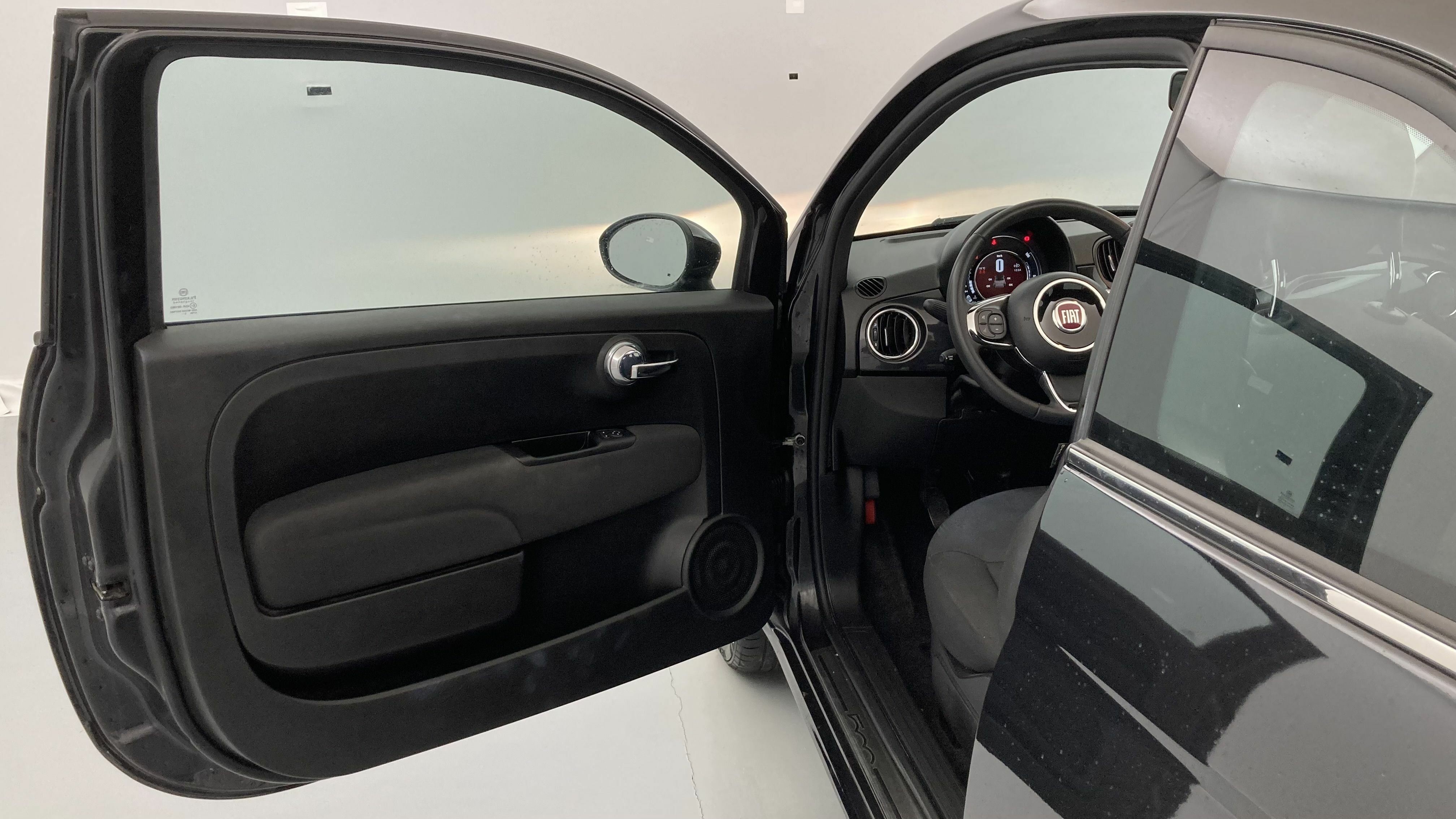 fiat 500c dolcevita 1.0 HYBRID 70 MHEV 2024 negro vesuvio 13