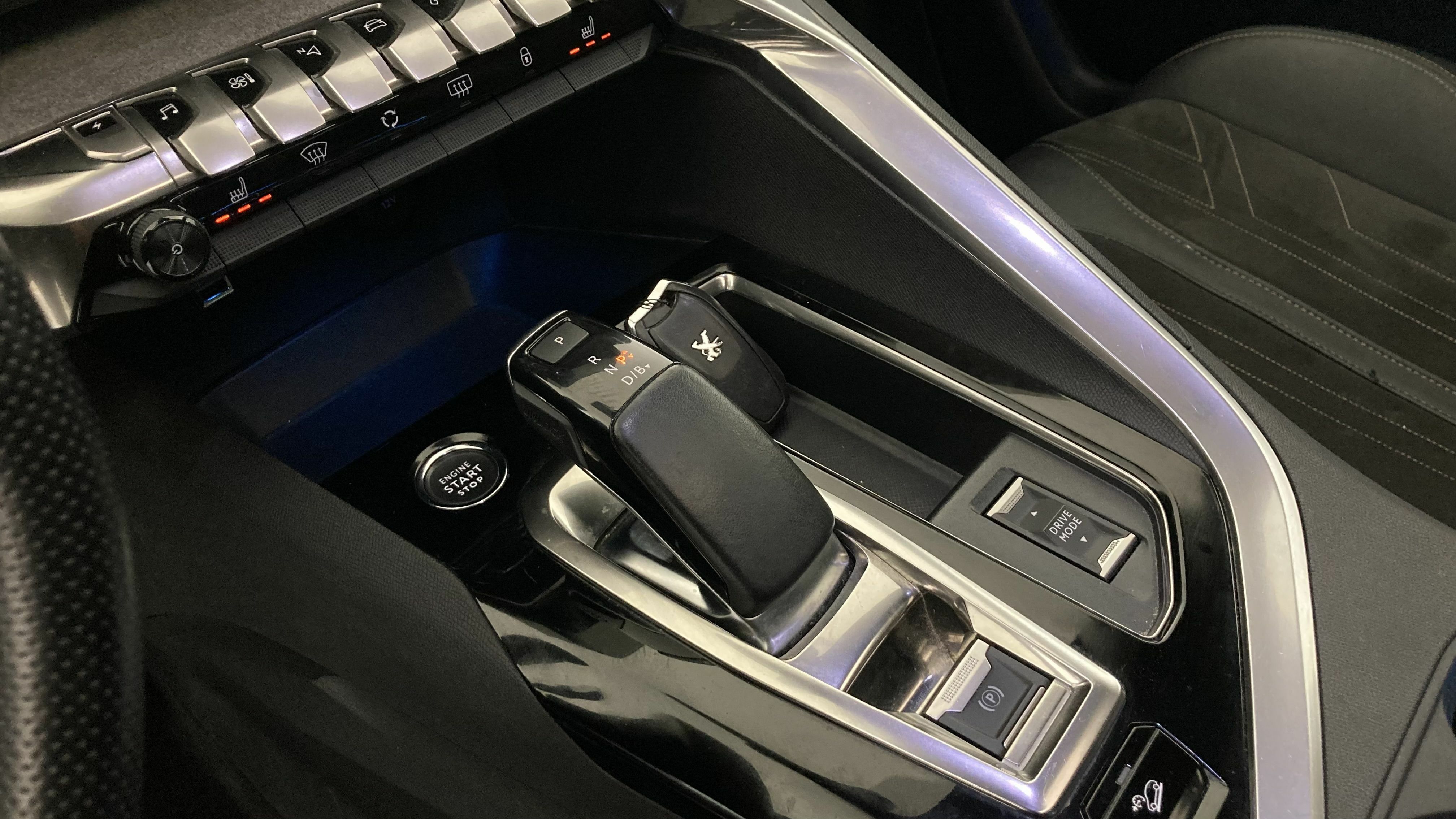 peugeot 3008 gt pack 1.6 HYBRID 300 EAT PHEV 2022 negro perla nera 15