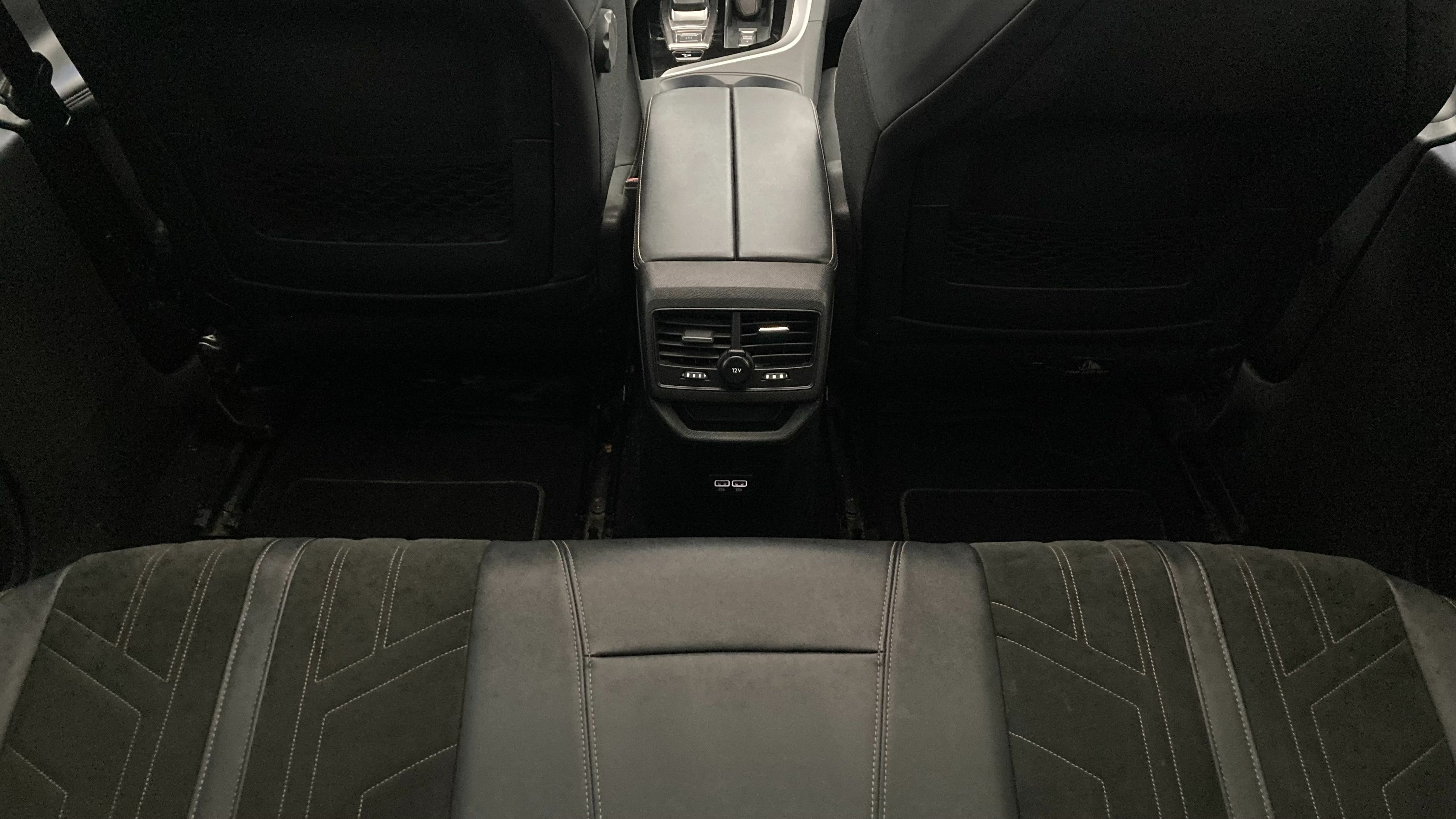 peugeot 3008 gt pack 1.6 HYBRID 300 EAT PHEV 2022 negro perla nera 17