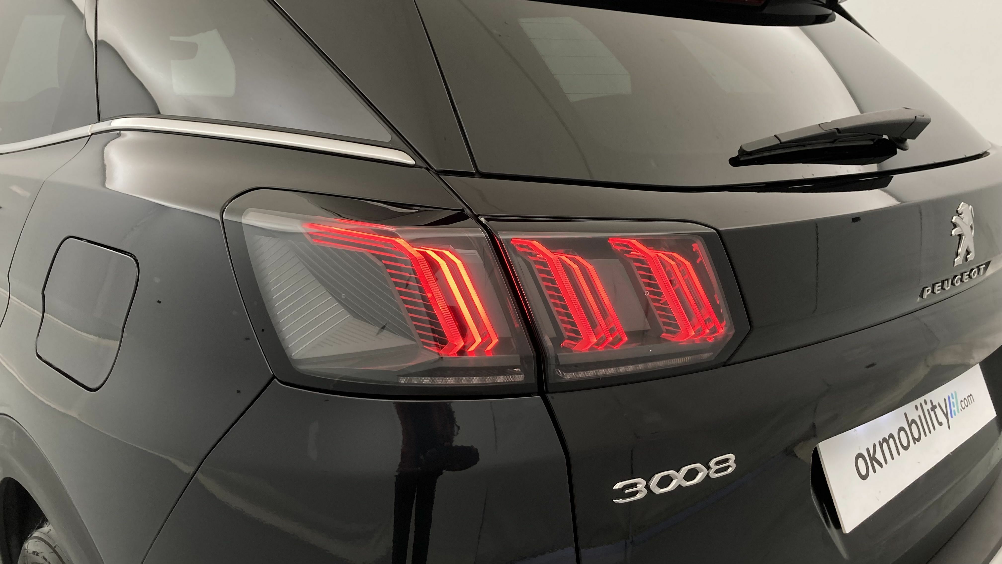 peugeot 3008 gt pack 1.6 HYBRID 300 EAT PHEV 2022 negro perla nera 25