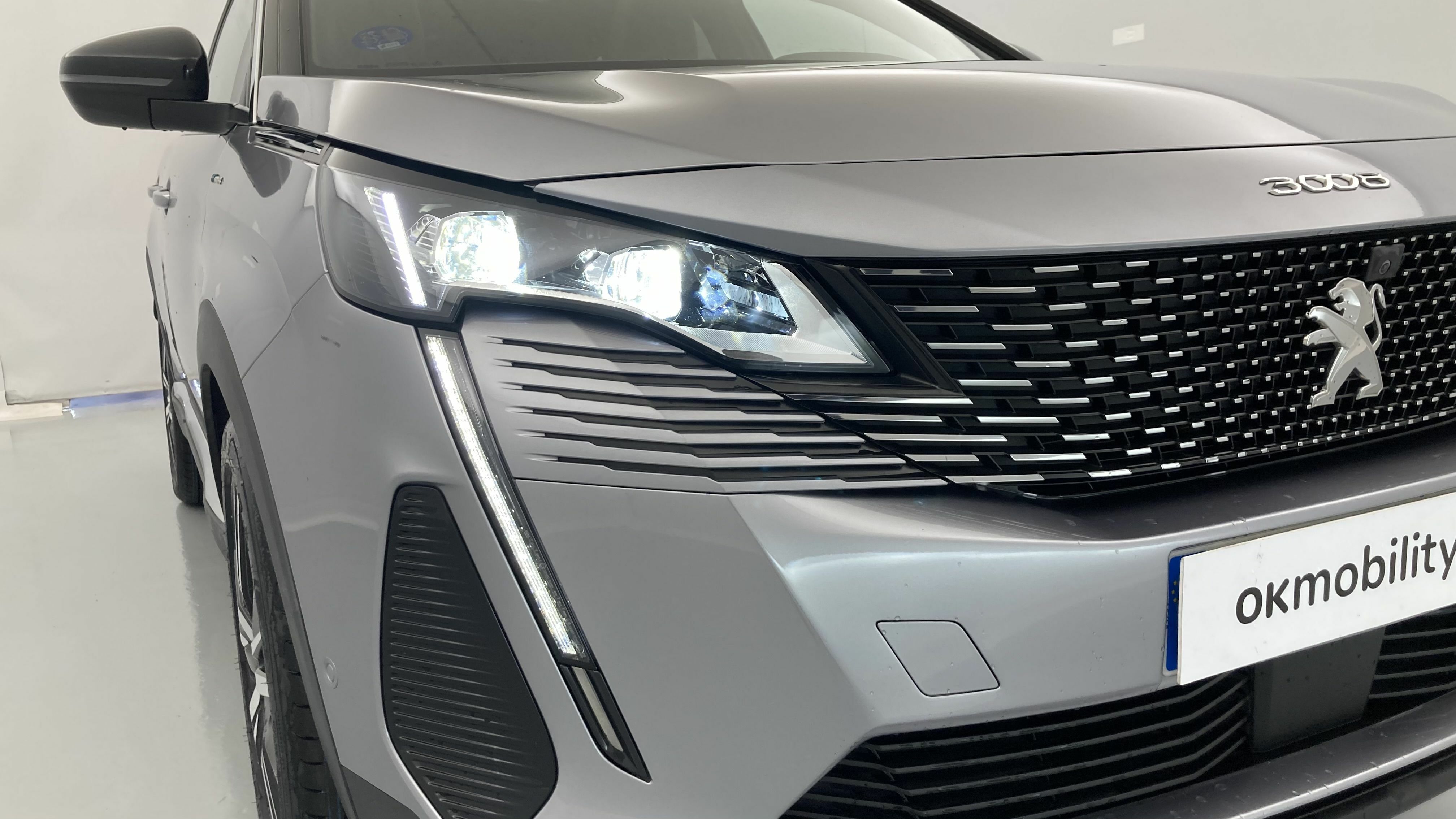 peugeot 3008 gt pack 1.6 HYBRID 300 EAT PHEV 2022 gris artense / negro 28