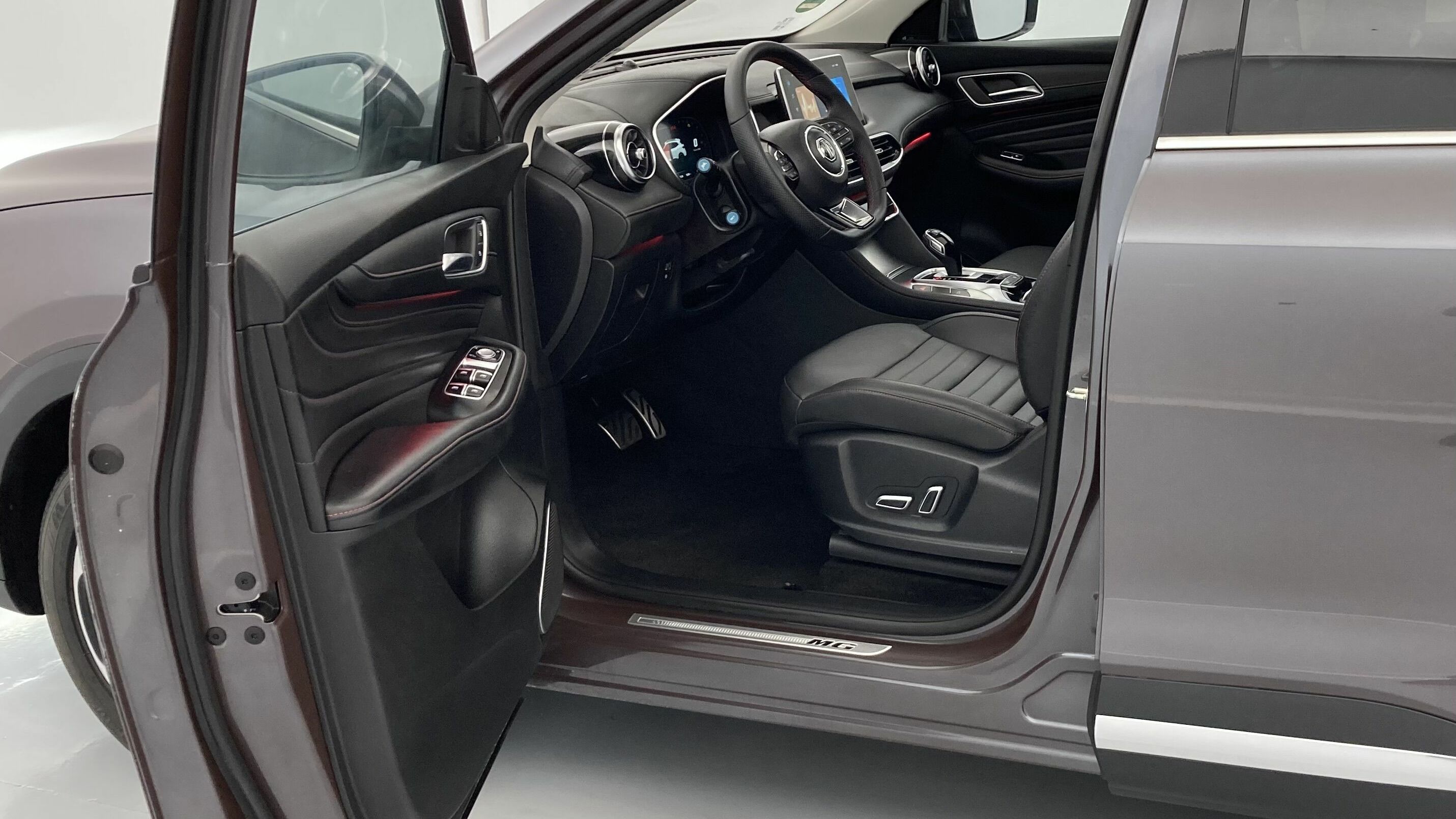 mg hs luxury 1.5 T-GDI 162 AT 2024 iron oxide grey 13