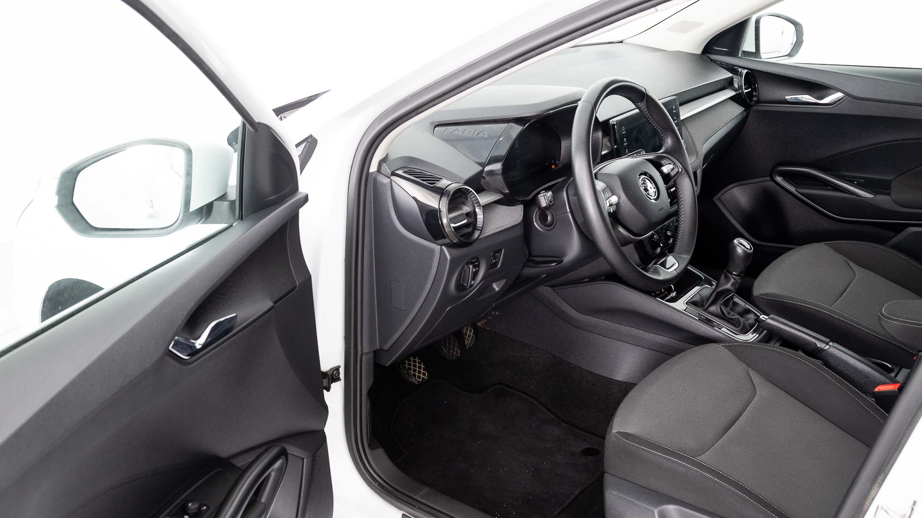 skoda fabia selection 1.0 MPI 80 2024 blanco glaciar 13