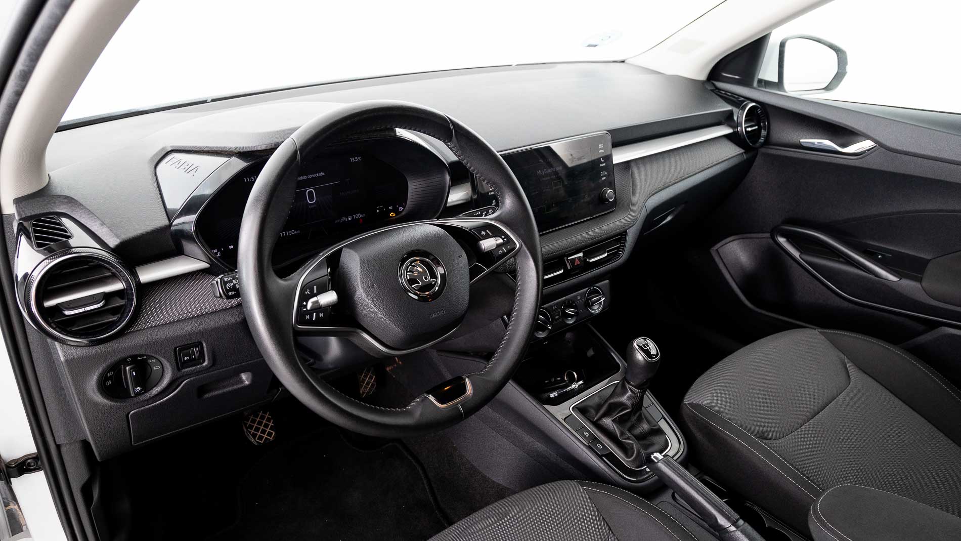 skoda fabia selection 1.0 MPI 80 2024 blanco glaciar 14