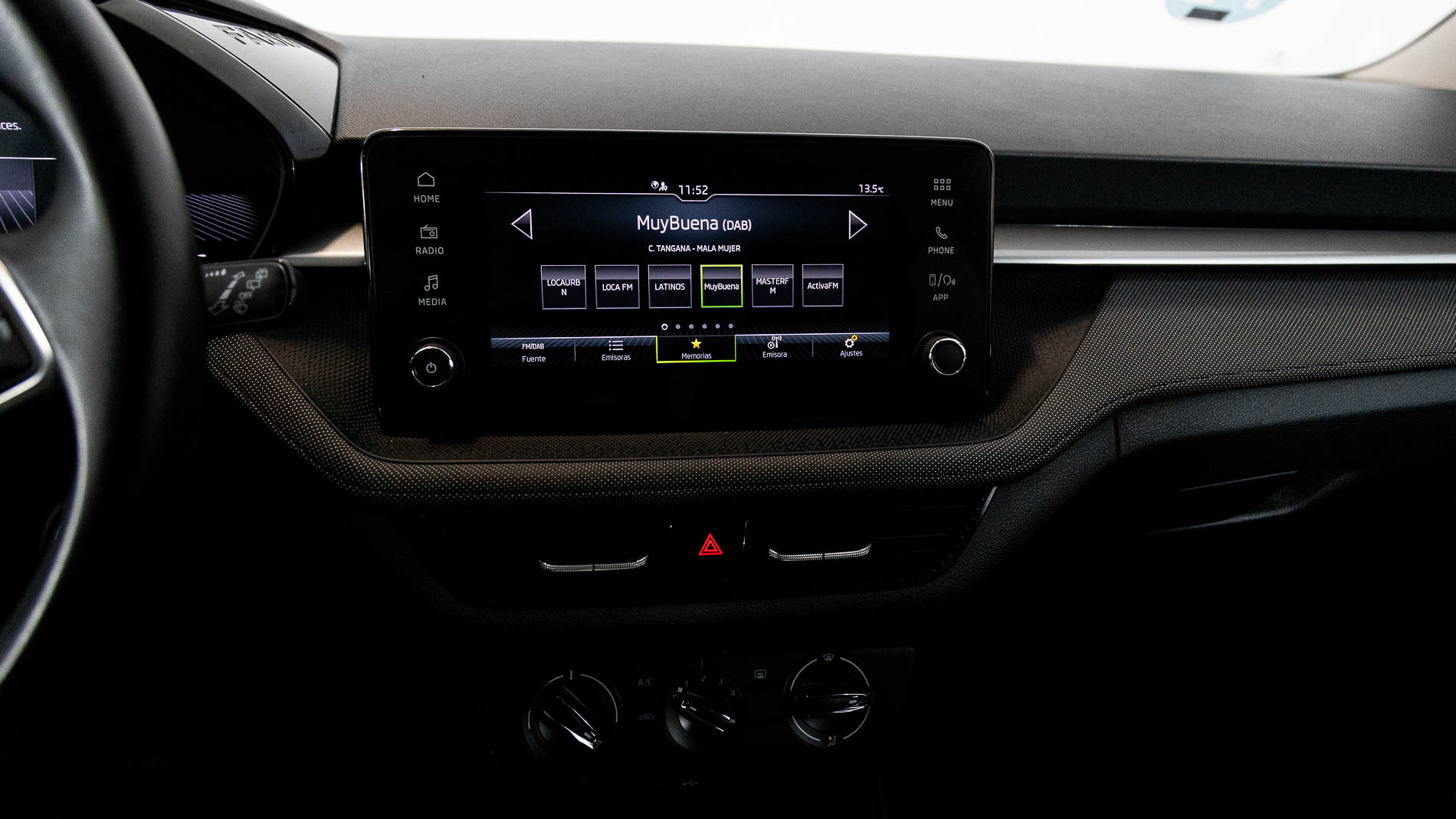 skoda fabia selection 1.0 MPI 80 2024 blanco glaciar 17