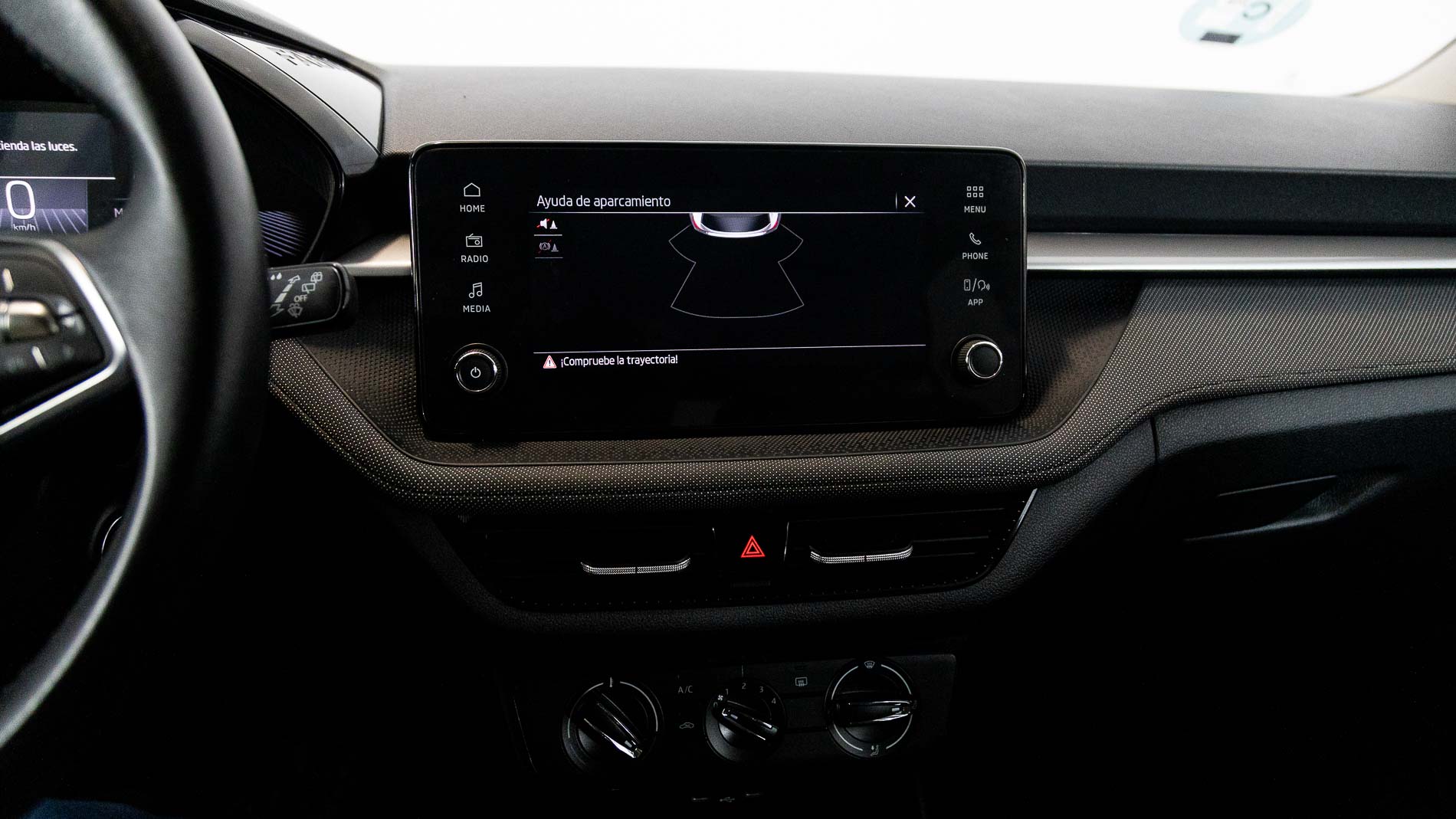 skoda fabia selection 1.0 MPI 80 2024 blanco glaciar 19