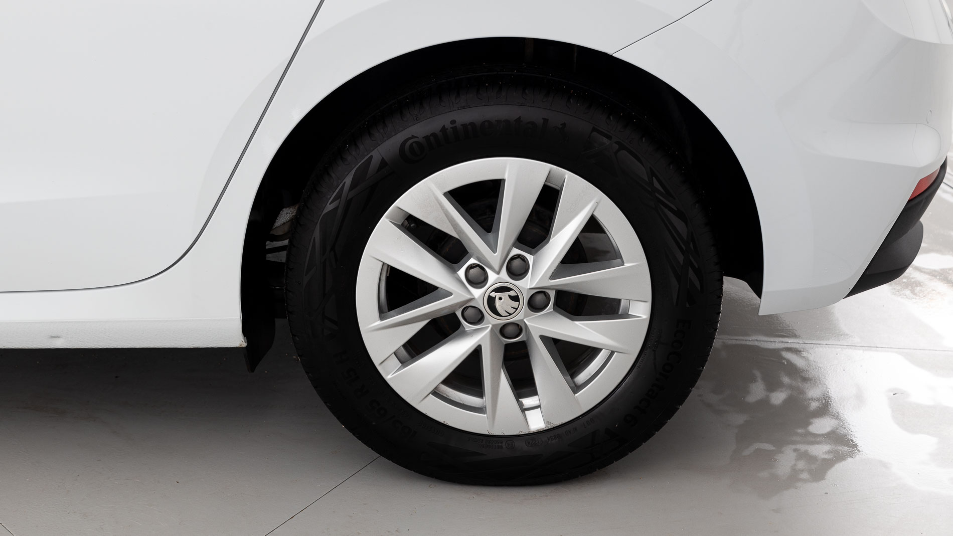 skoda fabia selection 1.0 MPI 80 2024 blanco glaciar 25