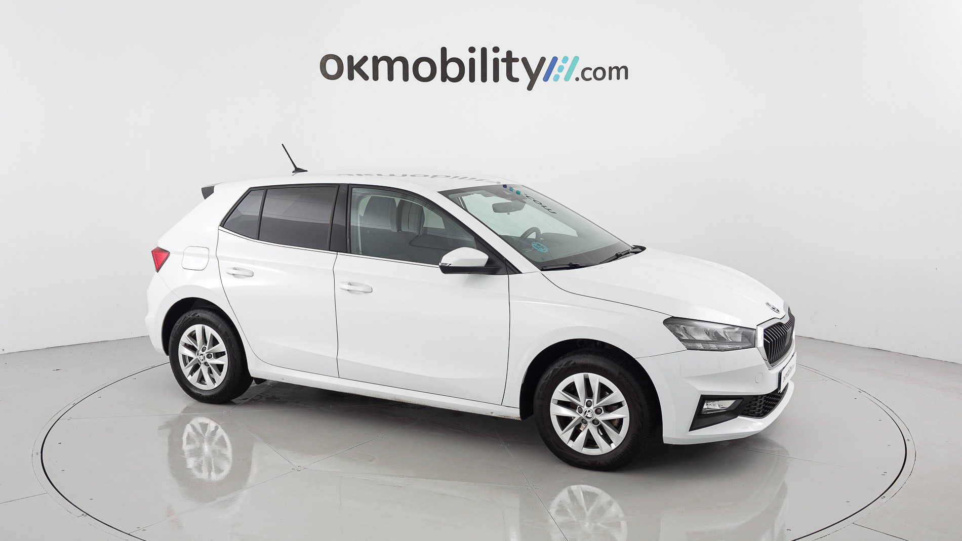 skoda fabia selection 1.0 MPI 80 2024 blanco glaciar 2