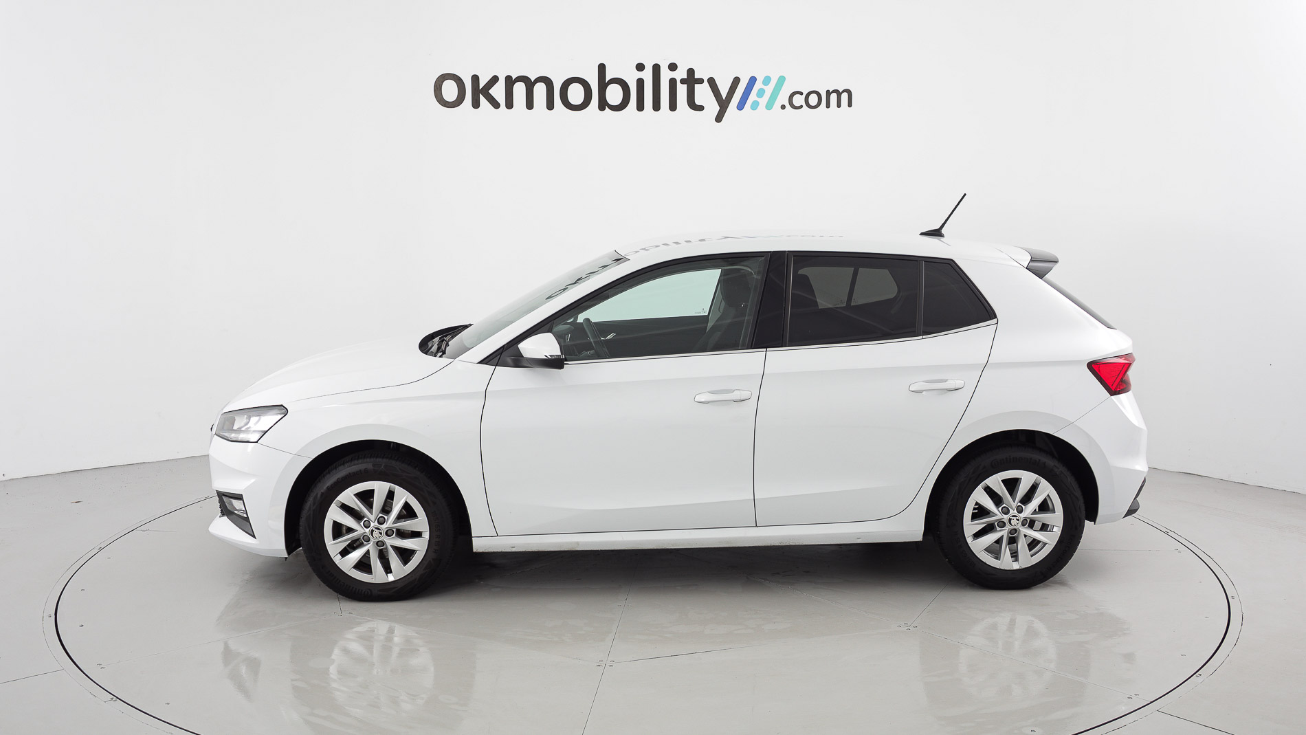 skoda fabia selection 1.0 MPI 80 2024 blanco glaciar 7