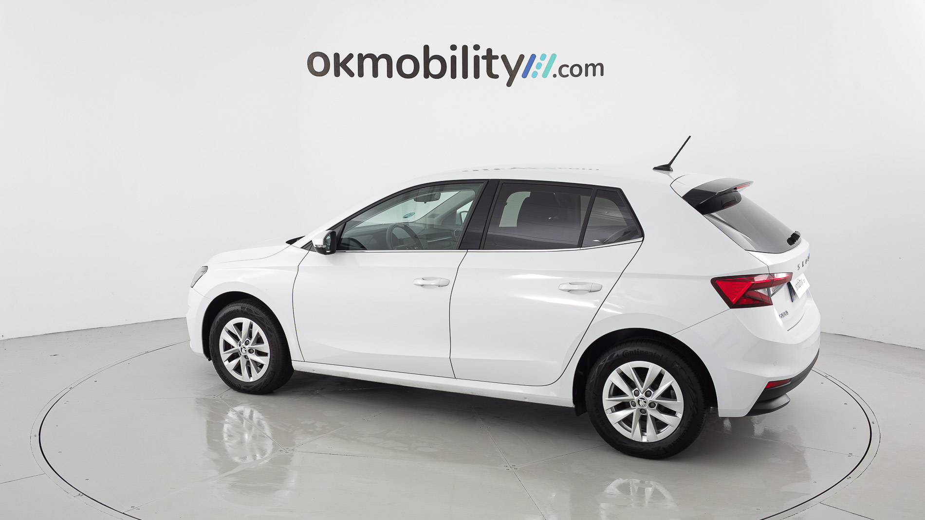 skoda fabia selection 1.0 MPI 80 2024 blanco glaciar 8