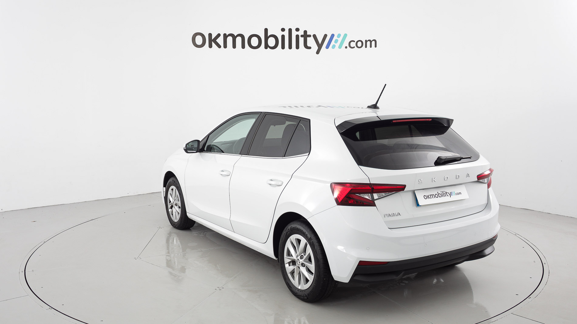 skoda fabia selection 1.0 MPI 80 2024 blanco glaciar 9