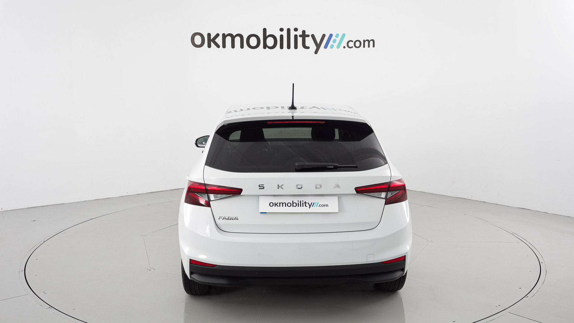 skoda fabia selection 1.0 MPI 80 2024 blanco glaciar 10