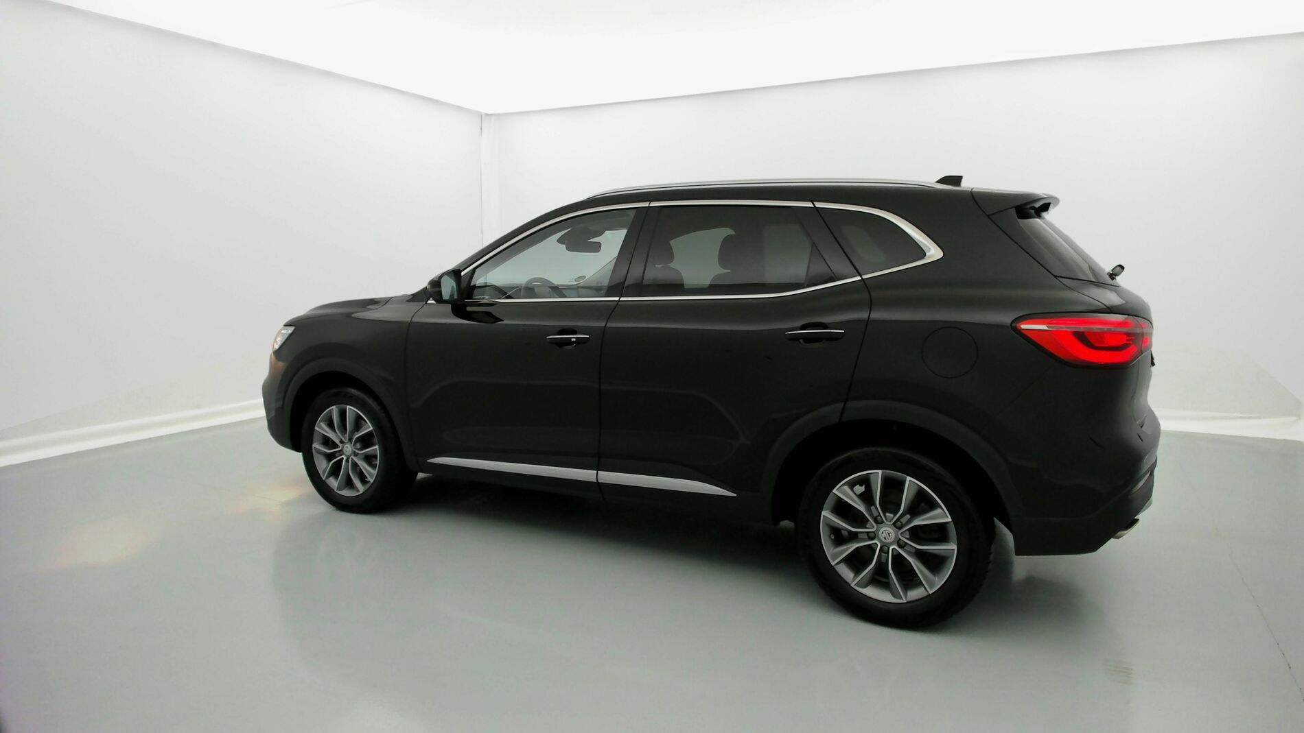 mg hs comfort 1.5 T-GDI 162 AT 2023 pebble black - pbc 9