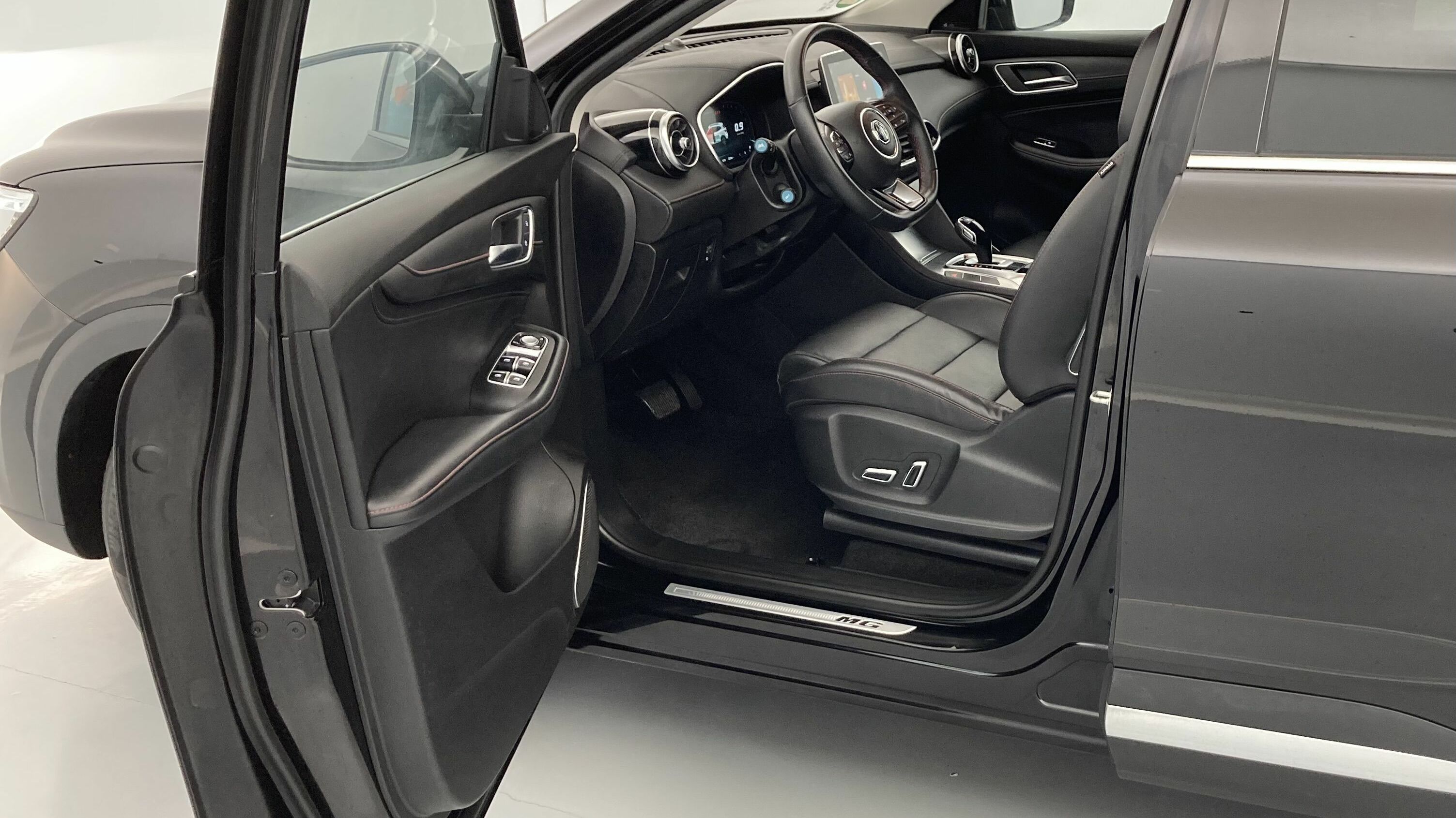 mg hs comfort 1.5 T-GDI 162 AT 2023 pebble black - pbc 14