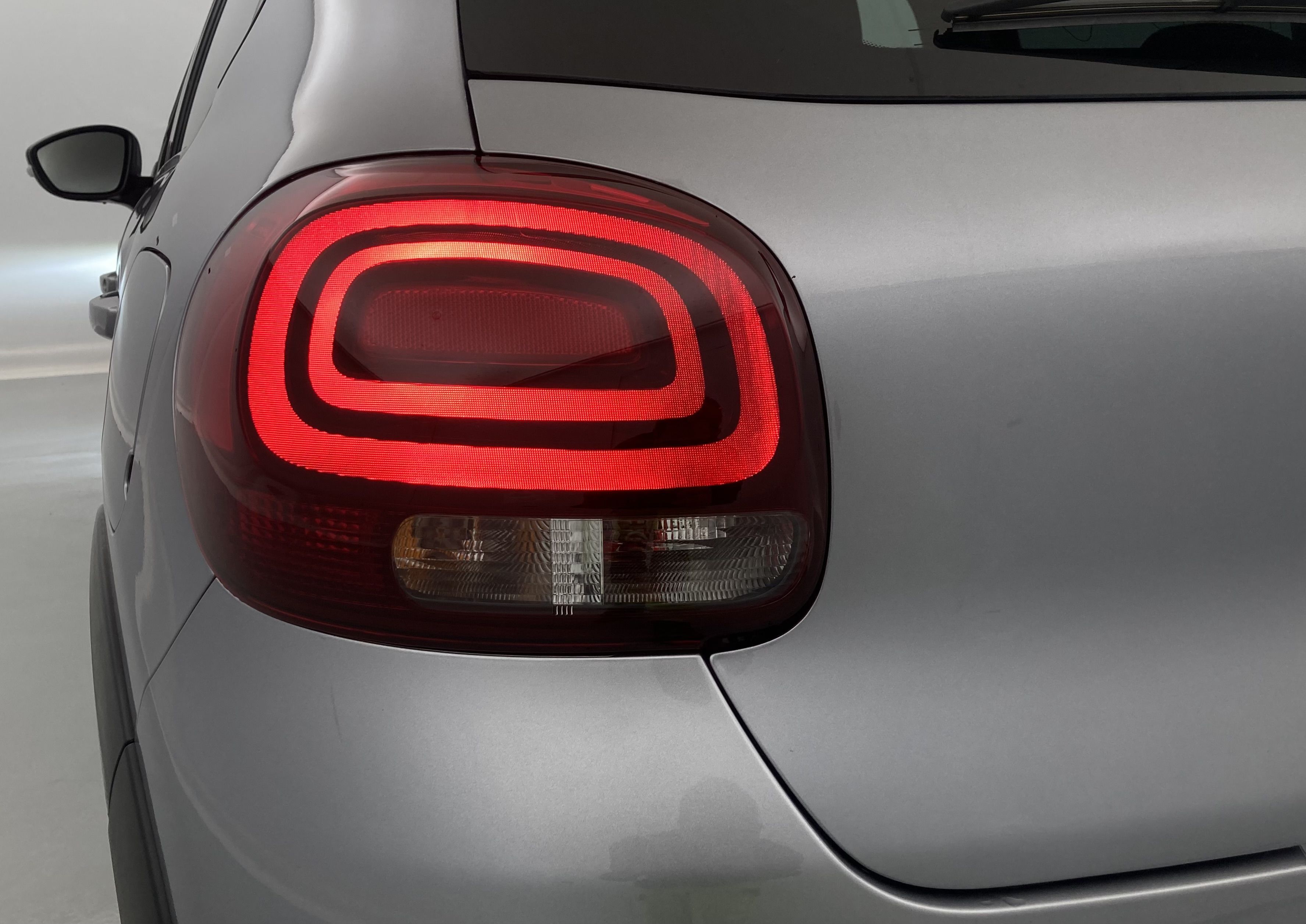 citroen c3 origin max 1.2 PURETECH 83 2024 gris acero 29