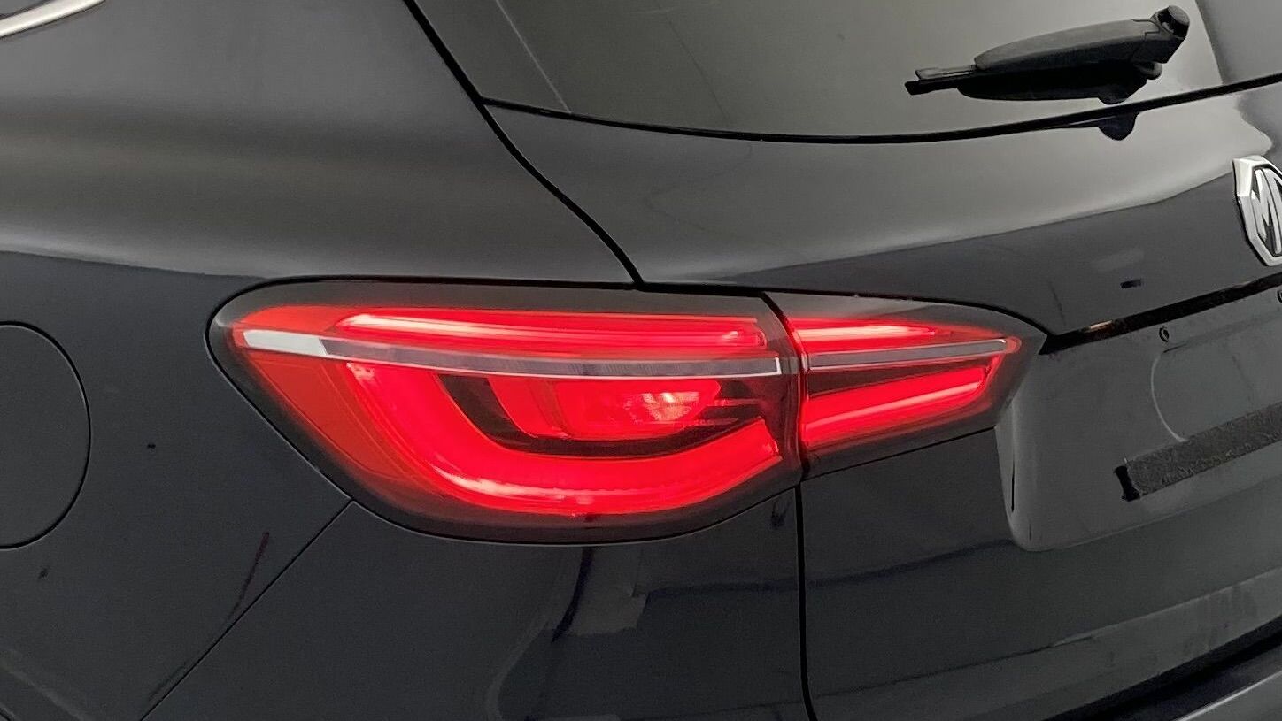 mg hs comfort 1.5 T-GDI 162 AT 2023 pebble black - pbc 30