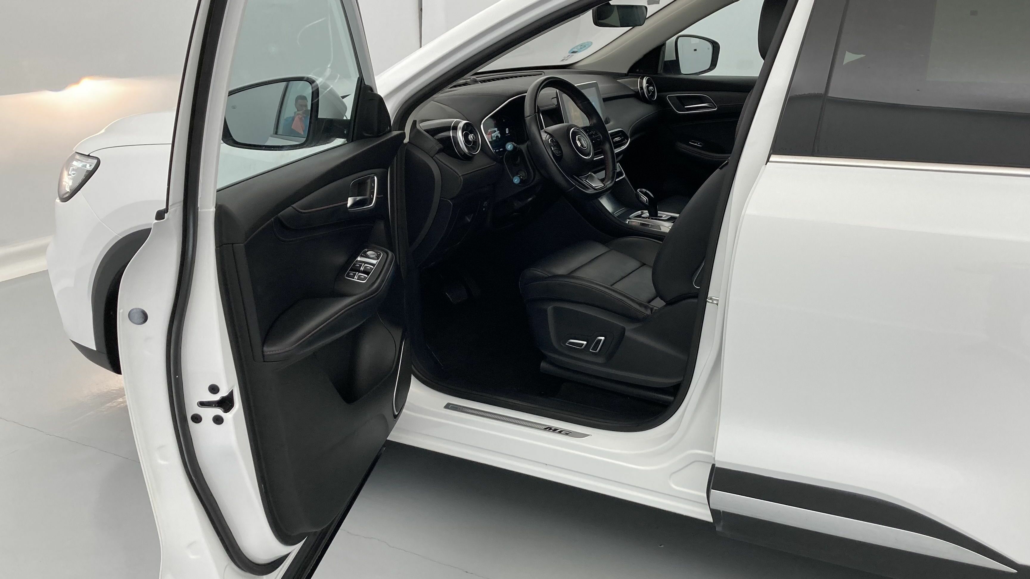 mg hs comfort 1.5 T-GDI 162 AT 2023 dover white - wsb 11