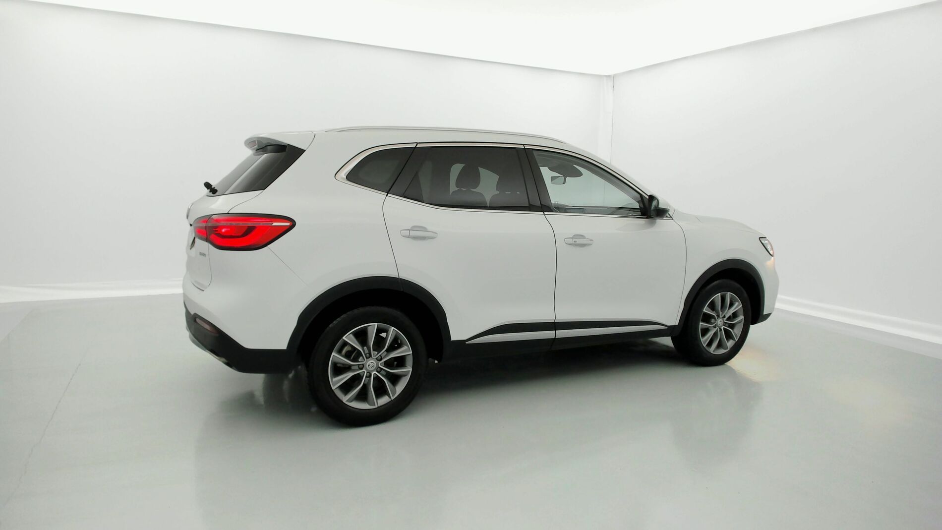 mg hs comfort 1.5 T-GDI 162 AT 2023 dover white - wsb 10