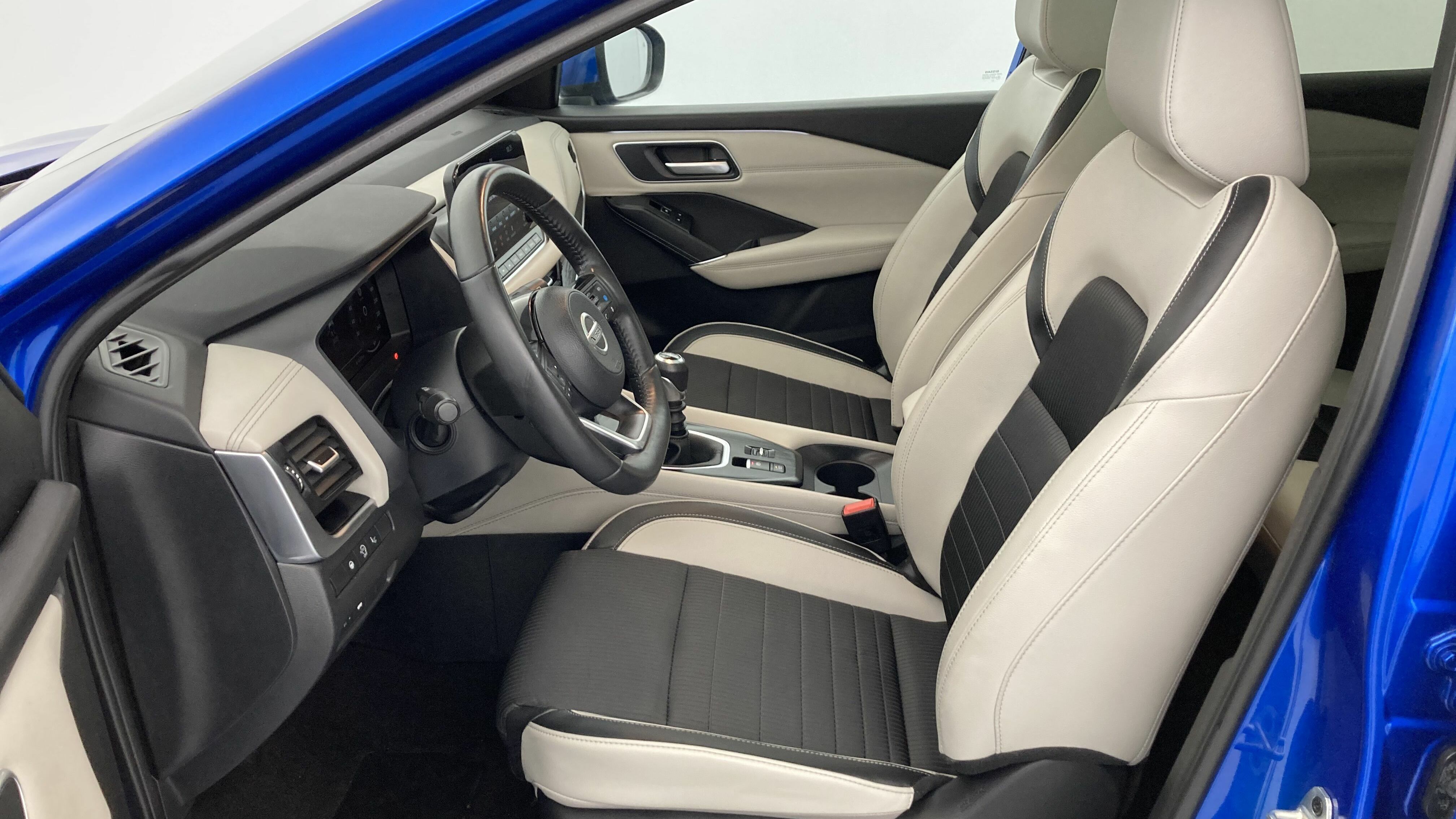 nissan qashqai tekna 1.3 DIG-T 140 MHEV 2022 blue 16