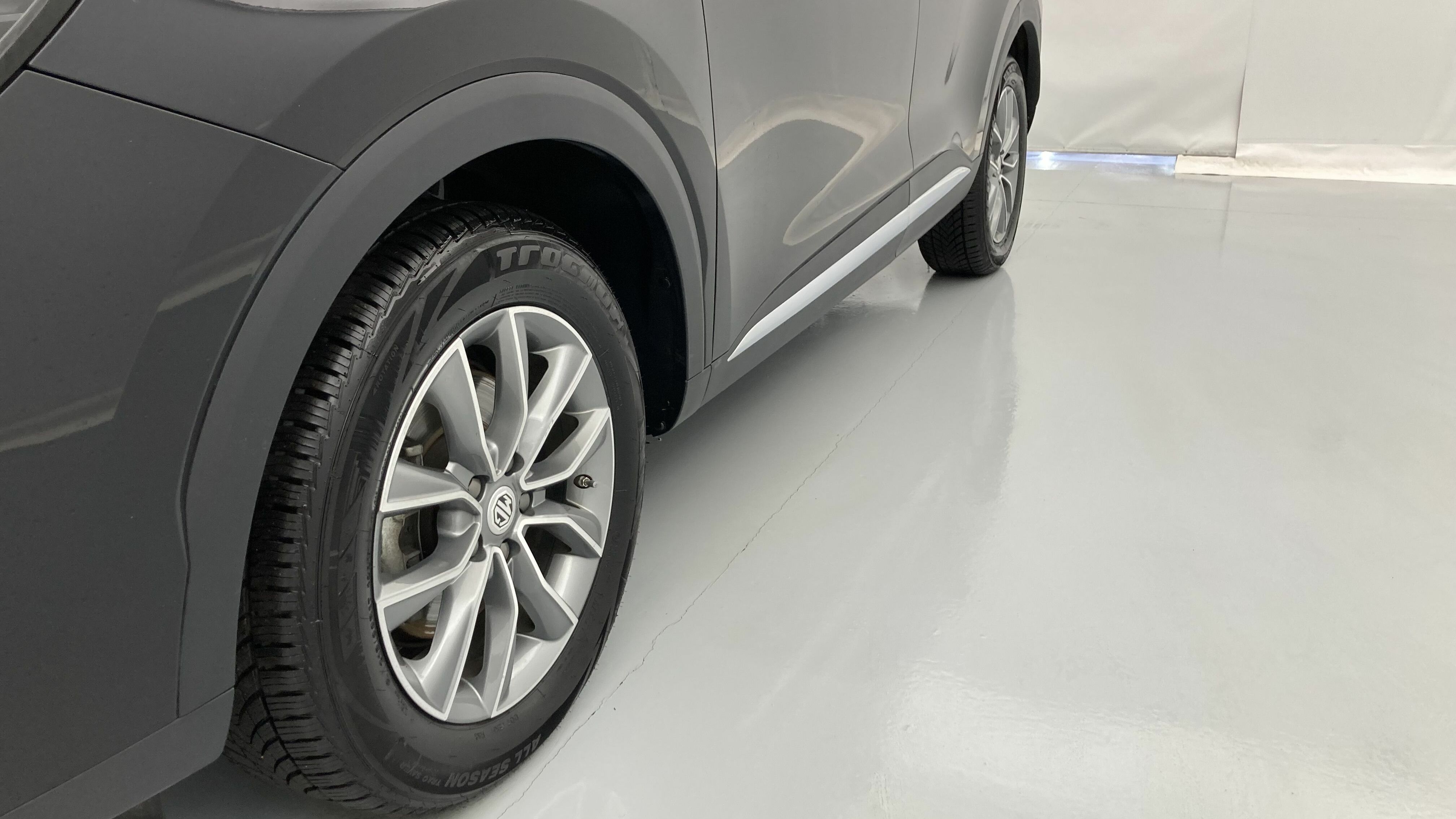 mg hs comfort 1.5 T-GDI 162 AT 2023 pebble black - pbc 26