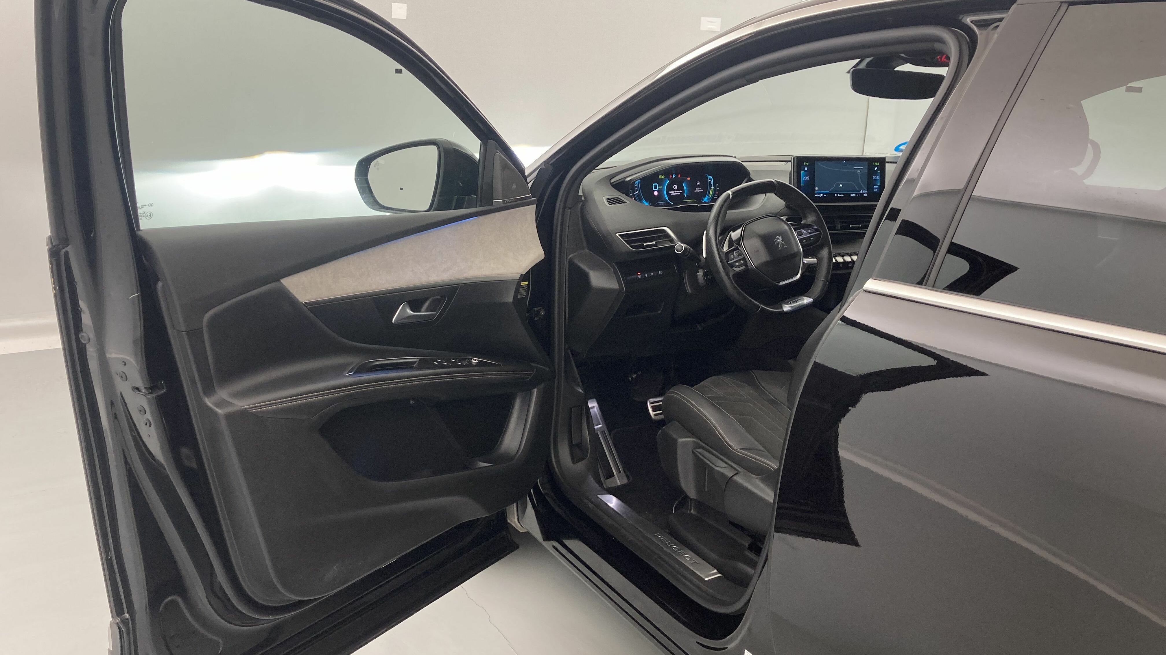 peugeot 3008 gt pack 1.6 HYBRID 300 EAT PHEV 2022 negro perla nera 12