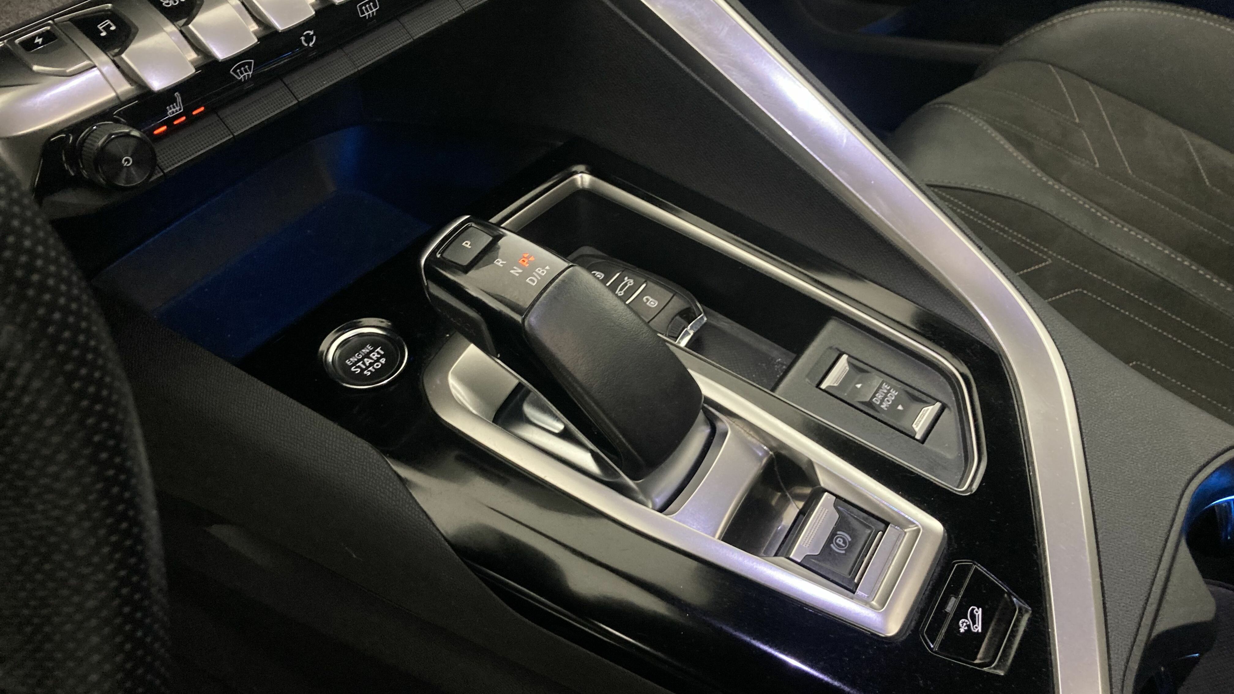 peugeot 3008 gt pack 1.6 HYBRID 300 EAT PHEV 2022 negro perla nera 19