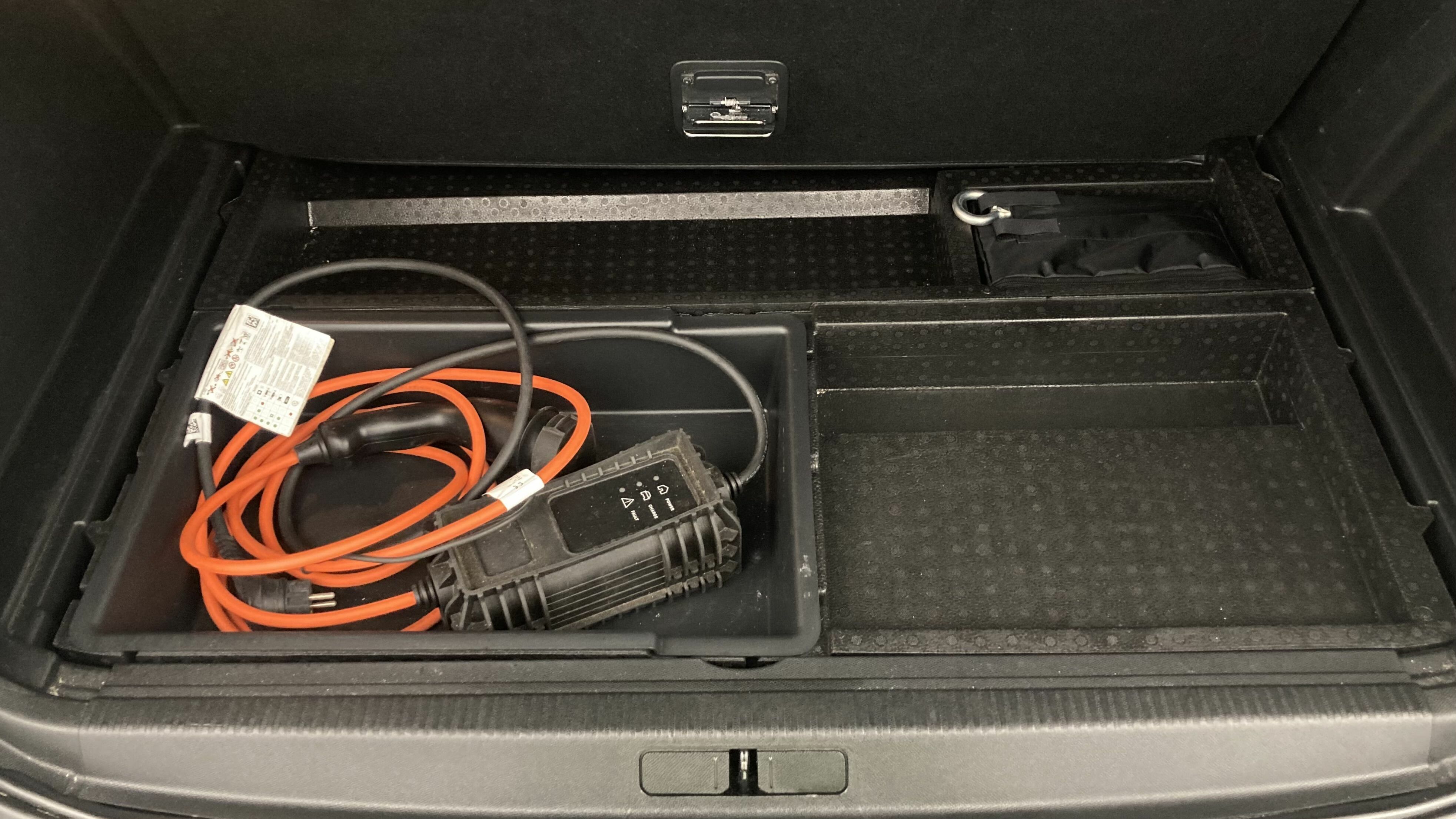 peugeot 3008 gt pack 1.6 HYBRID 300 EAT PHEV 2022 negro perla nera 22